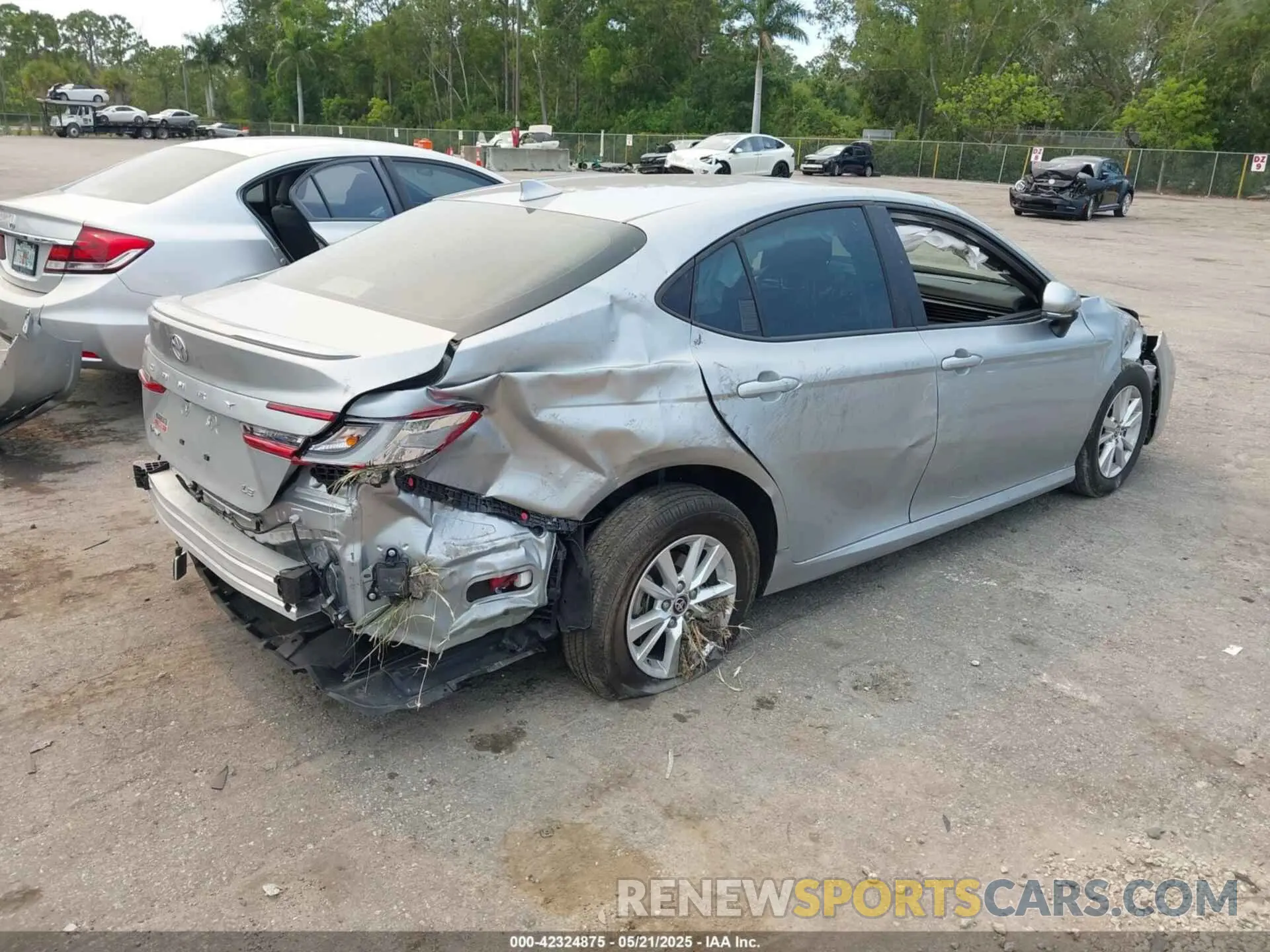 4 Photograph of a damaged car 4T1DAACK5SU121762 TOYOTA CAMRY 2025