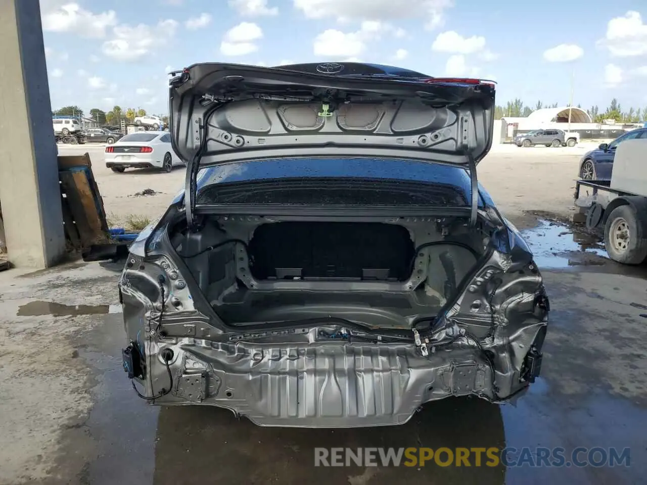 6 Photograph of a damaged car 4T1DAACK5SU507002 TOYOTA CAMRY 2025