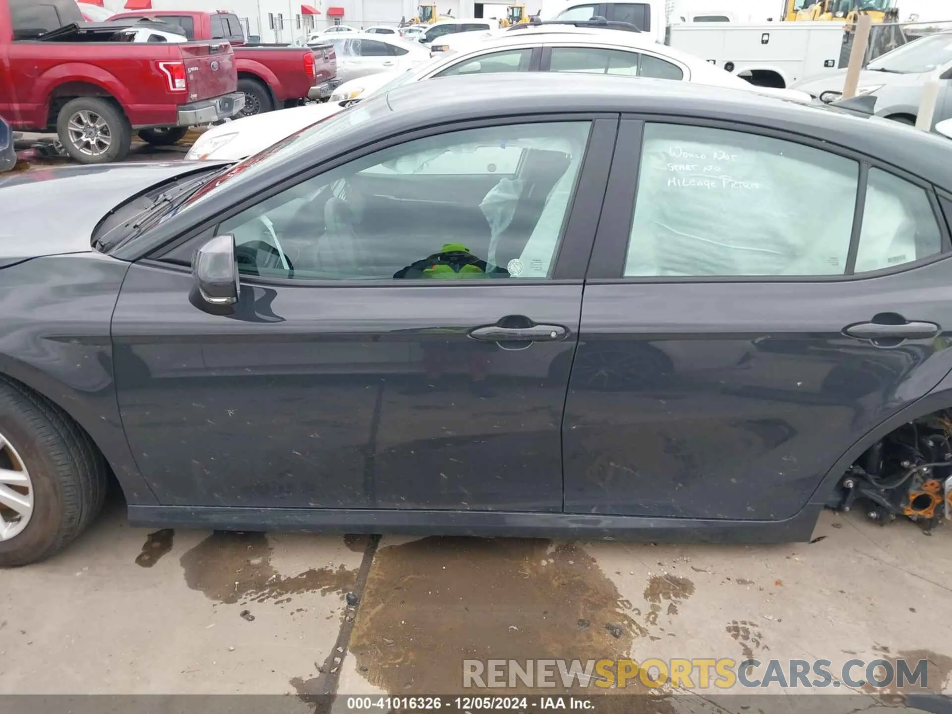 15 Photograph of a damaged car 4T1DAACK5SU512040 TOYOTA CAMRY 2025