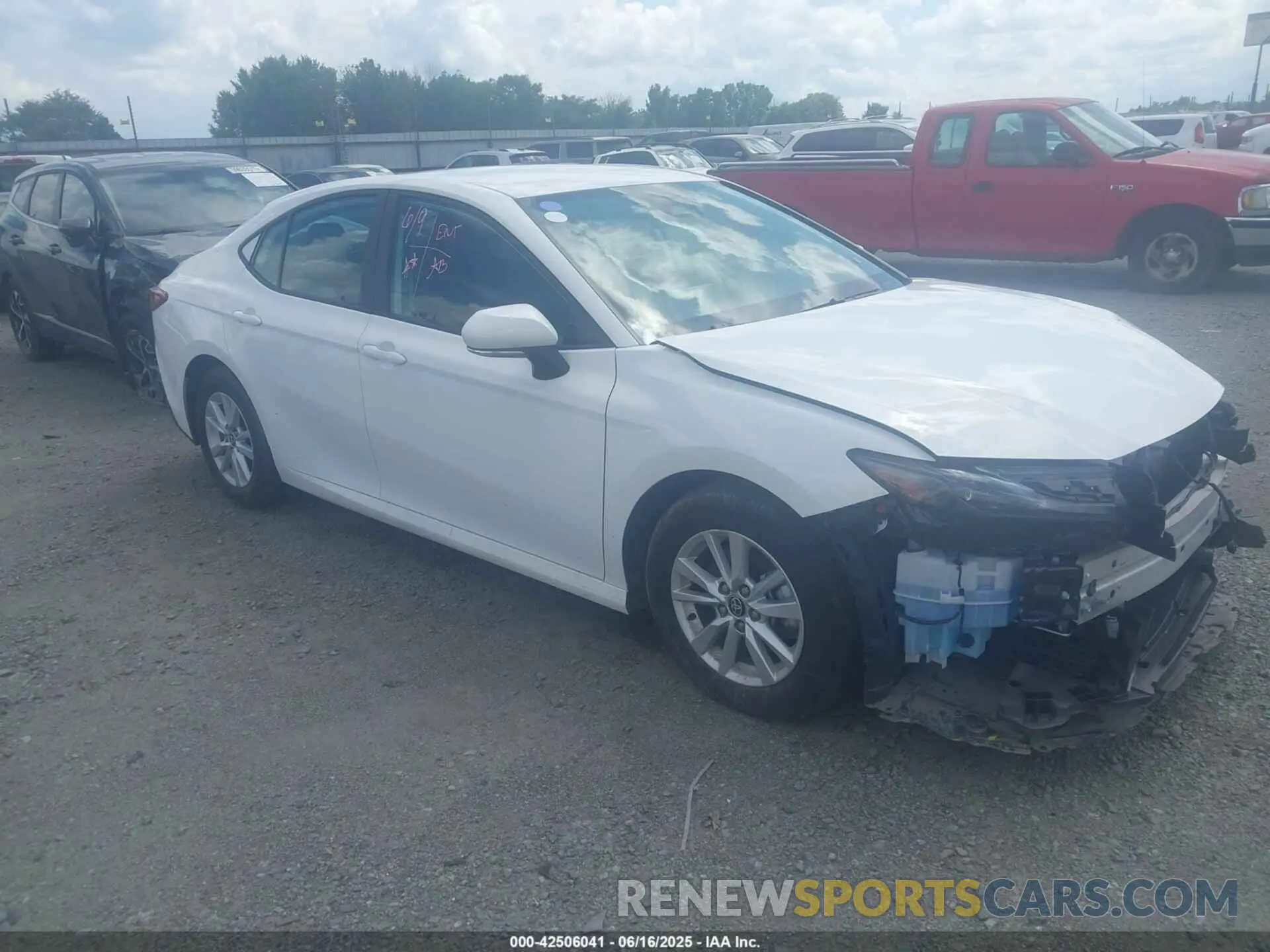 13 Photograph of a damaged car 4T1DAACK5SU547418 TOYOTA CAMRY 2025