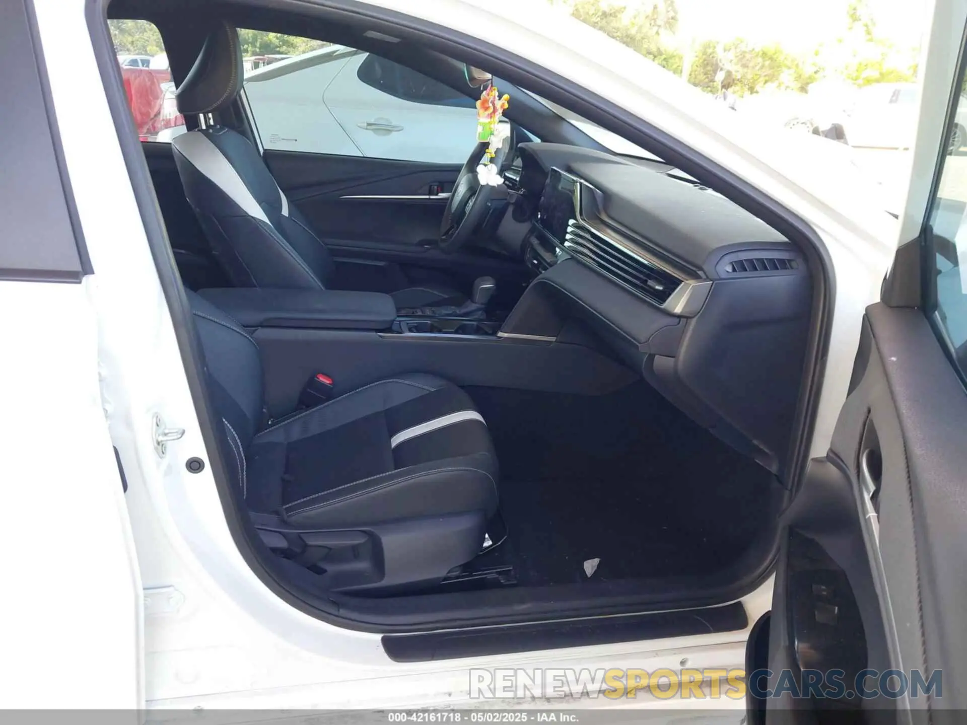 5 Photograph of a damaged car 4T1DAACK6SU046781 TOYOTA CAMRY 2025