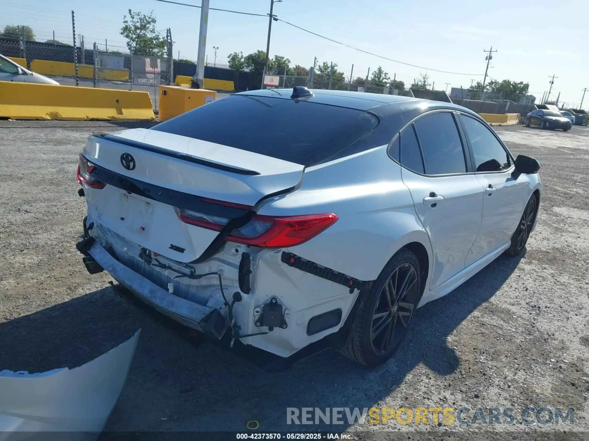 4 Photograph of a damaged car 4T1DAACK6SU047168 TOYOTA CAMRY 2025