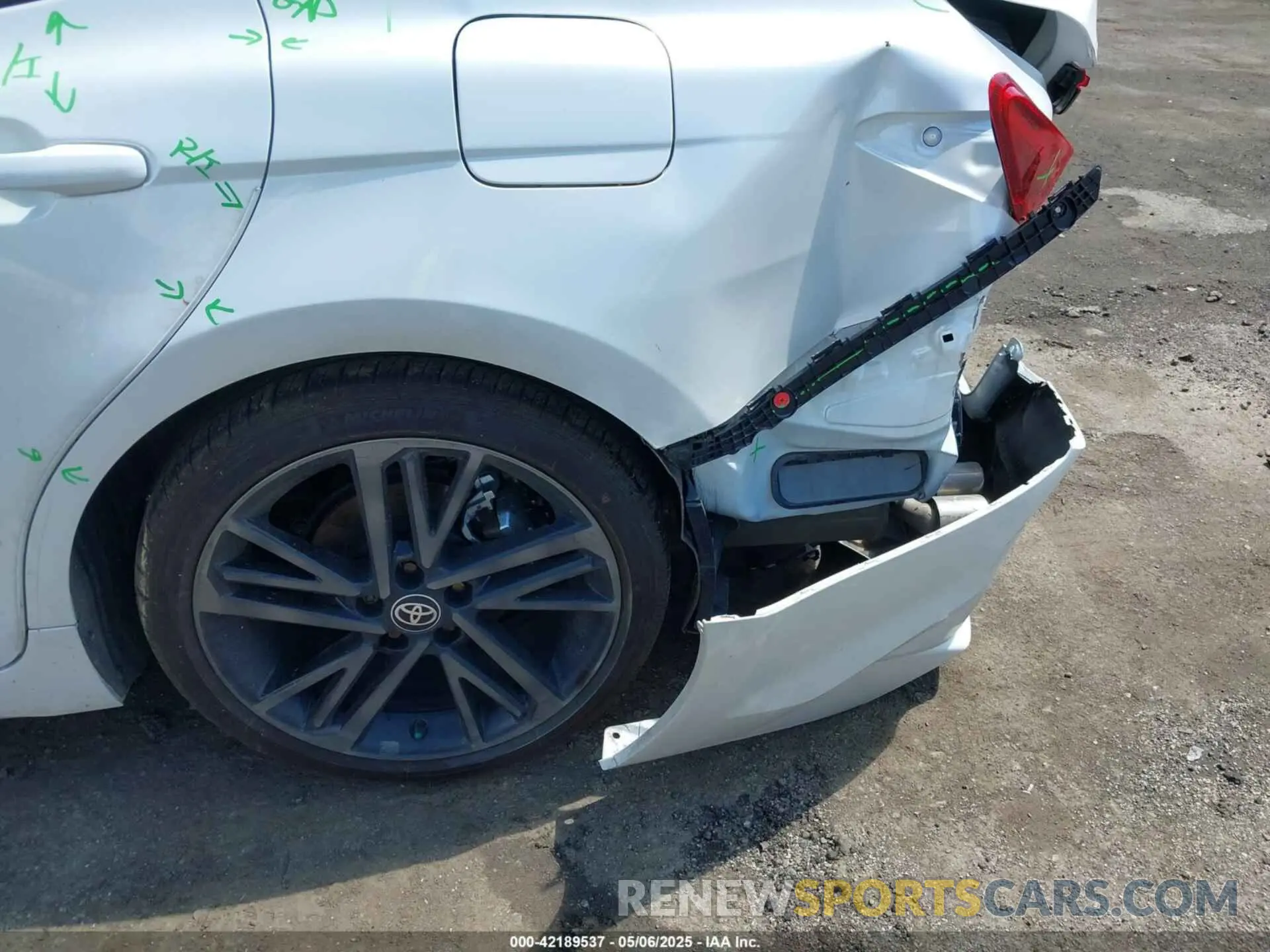 21 Photograph of a damaged car 4T1DAACK6SU056842 TOYOTA CAMRY 2025