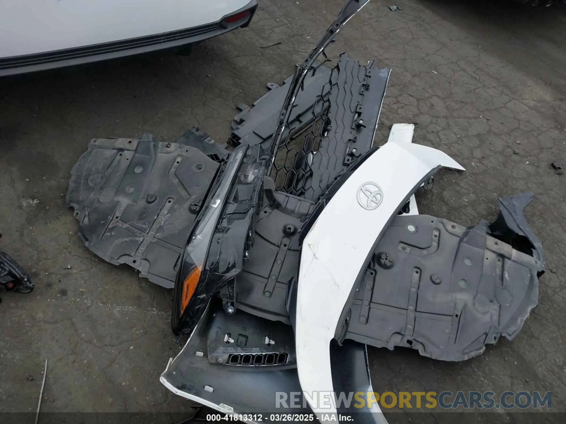 18 Photograph of a damaged car 4T1DAACK8SU029853 TOYOTA CAMRY 2025