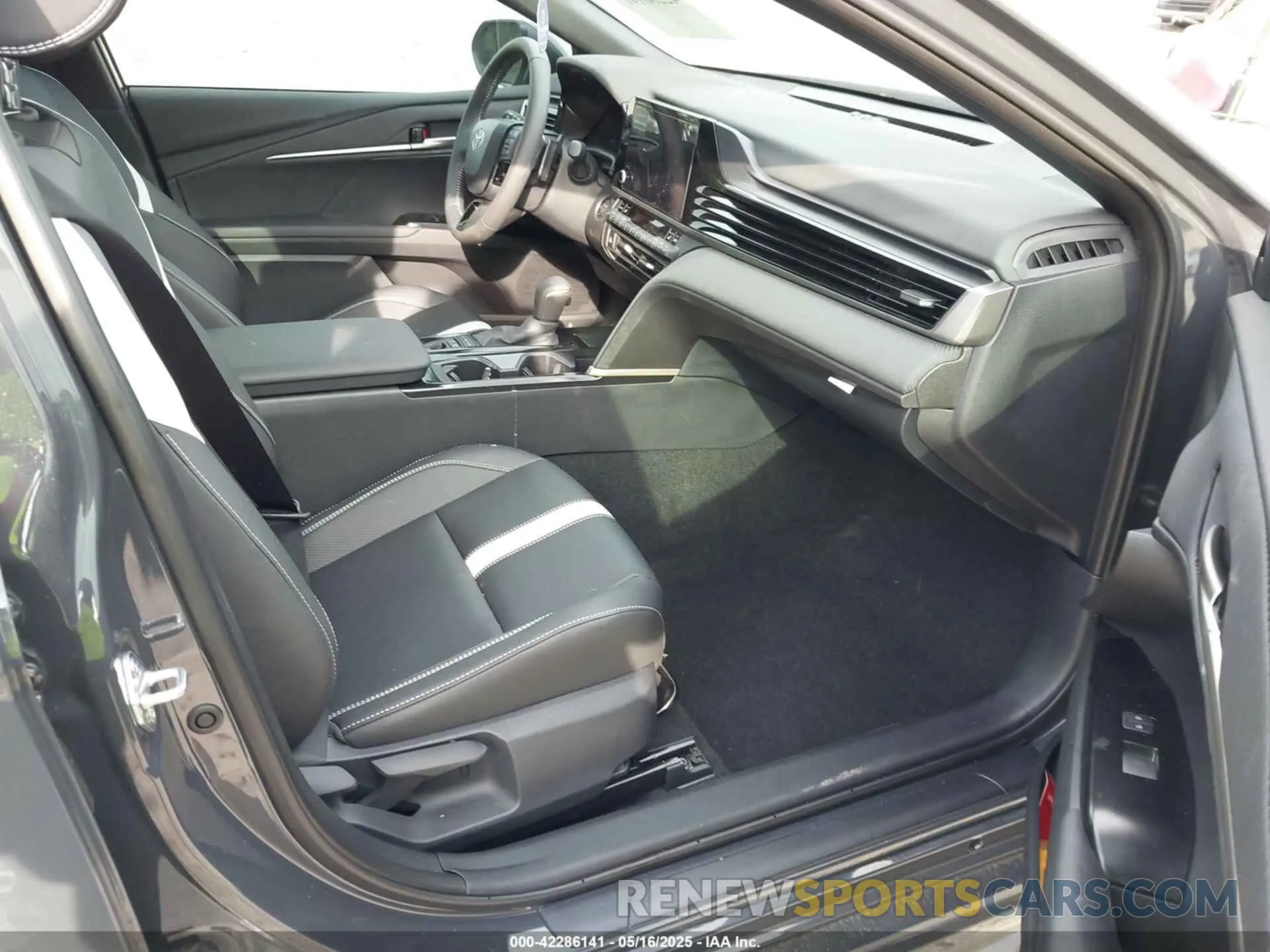5 Photograph of a damaged car 4T1DAACK8SU576668 TOYOTA CAMRY 2025