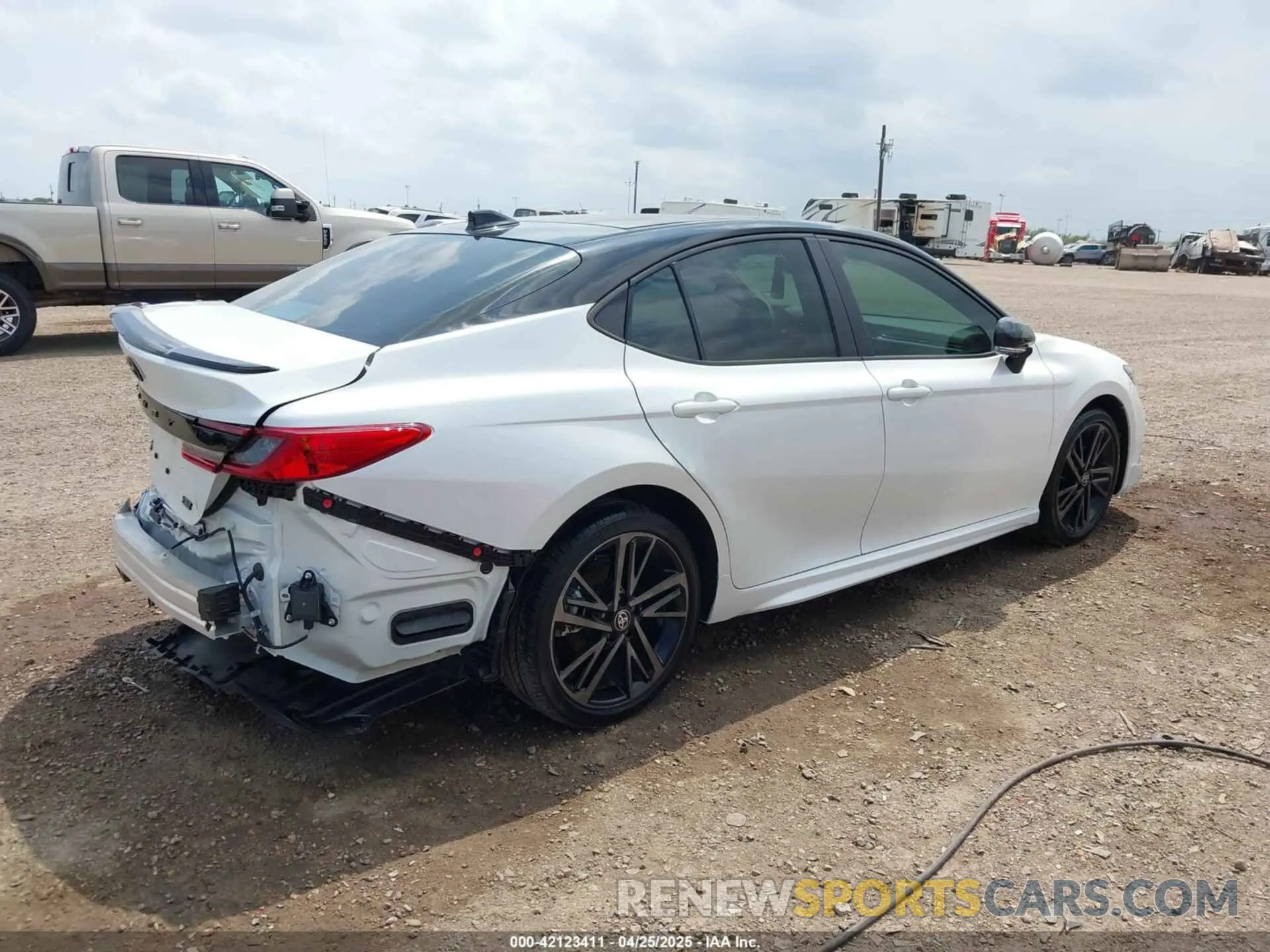 4 Photograph of a damaged car 4T1DAACK9SU057936 TOYOTA CAMRY 2025