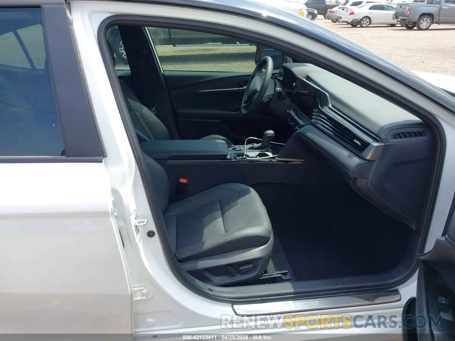 5 Photograph of a damaged car 4T1DAACK9SU057936 TOYOTA CAMRY 2025