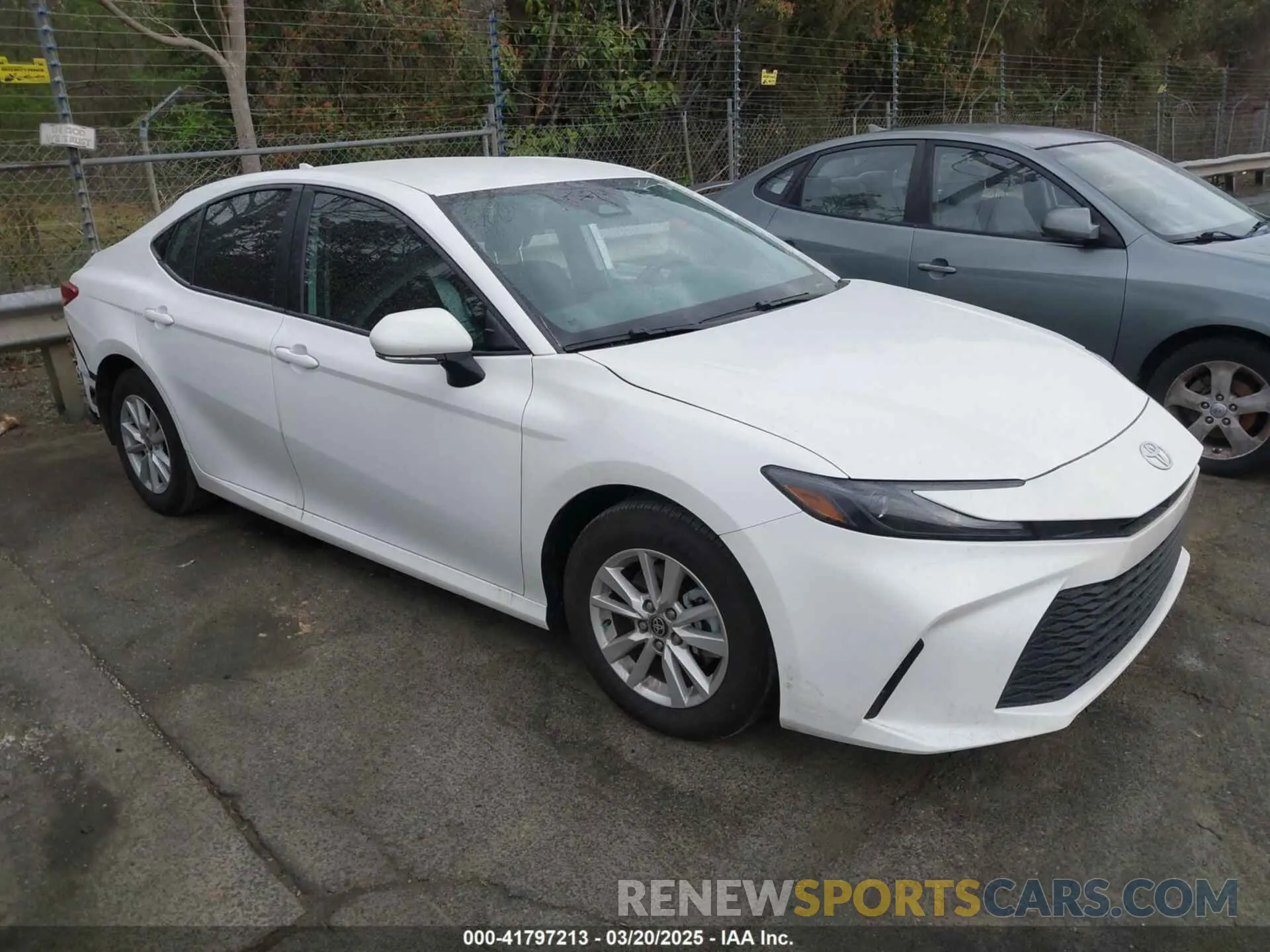1 Photograph of a damaged car 4T1DAACK9SU503003 TOYOTA CAMRY 2025