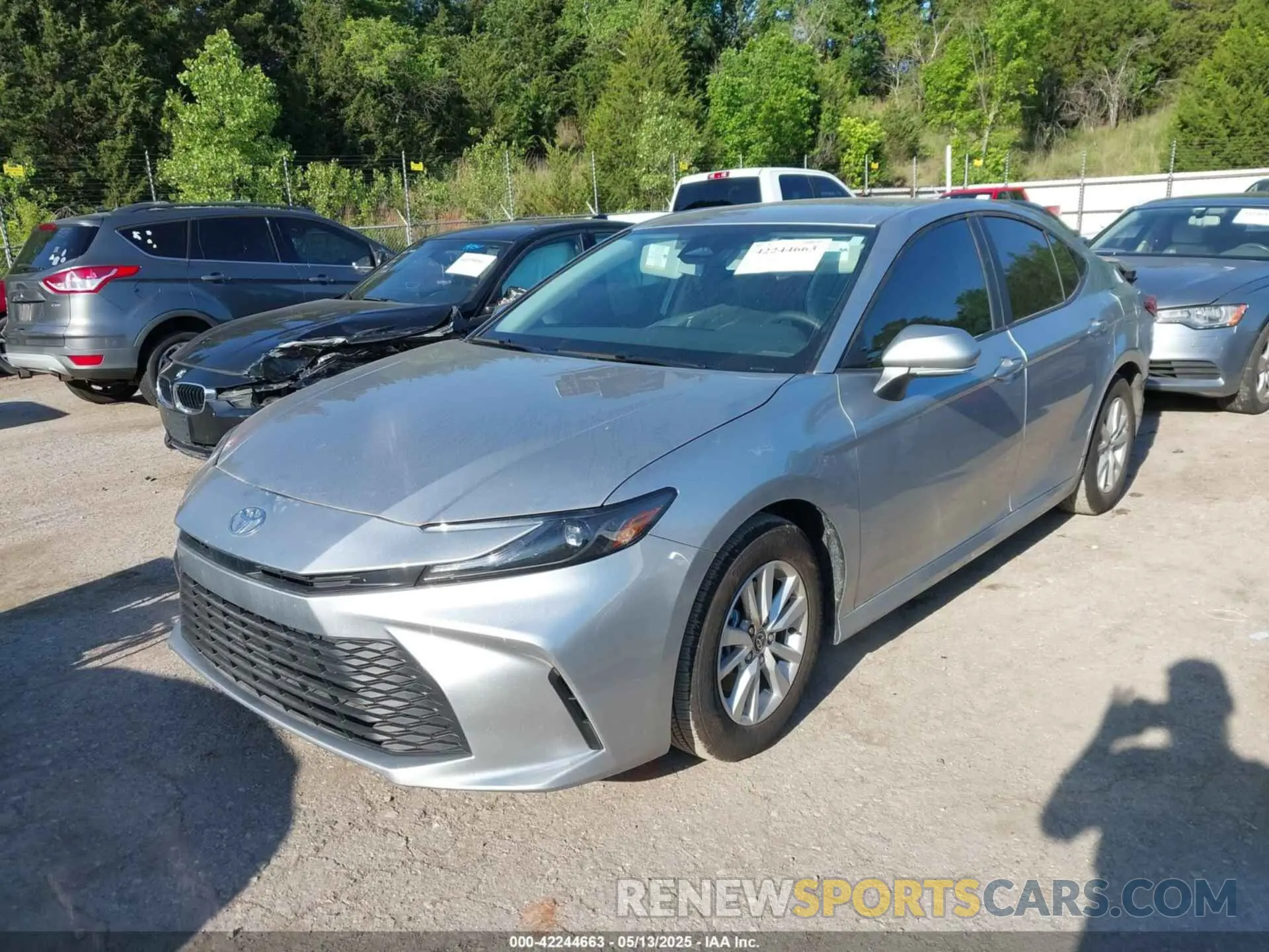 2 Photograph of a damaged car 4T1DAACK9SU560009 TOYOTA CAMRY 2025