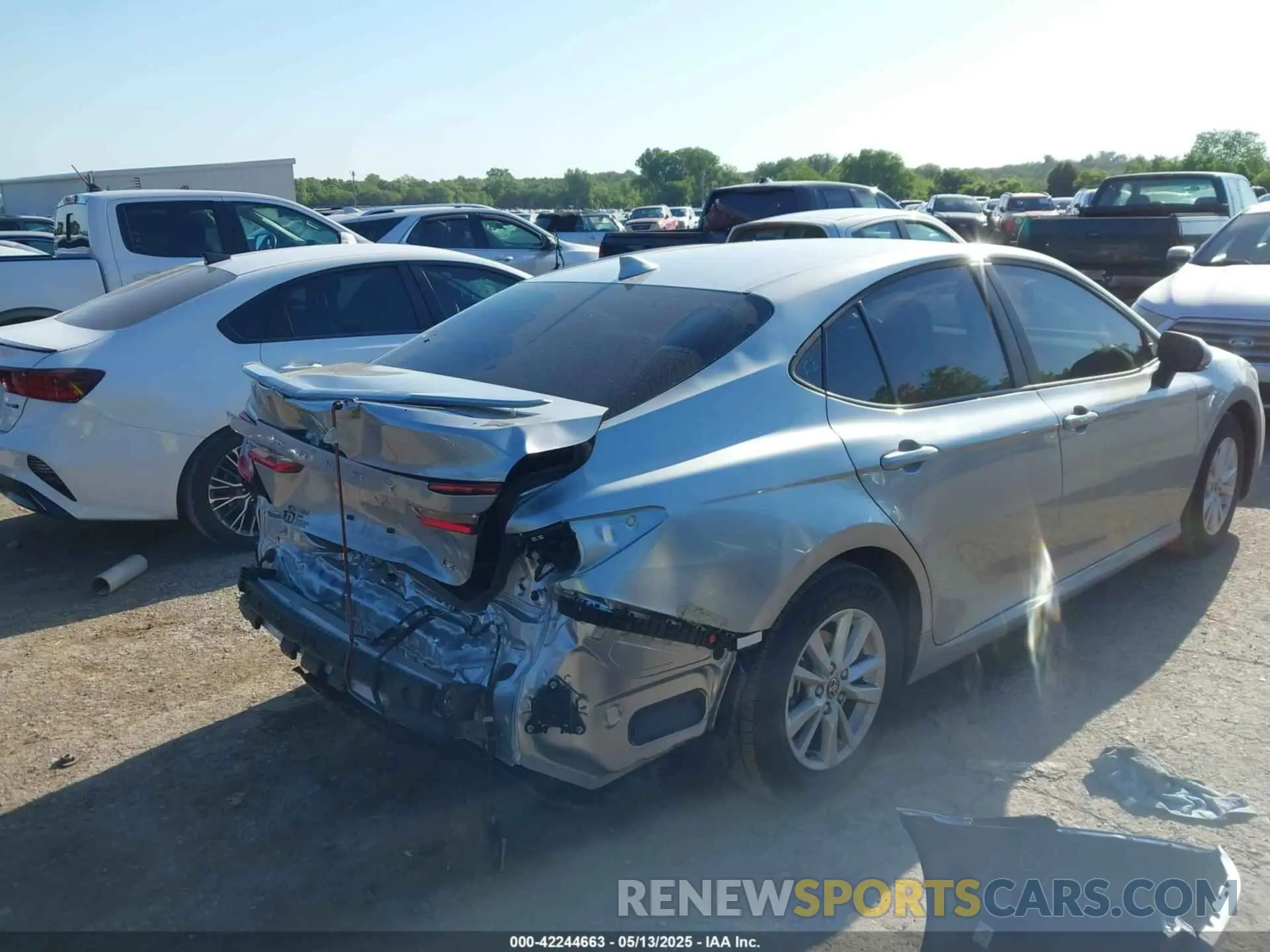 4 Photograph of a damaged car 4T1DAACK9SU560009 TOYOTA CAMRY 2025