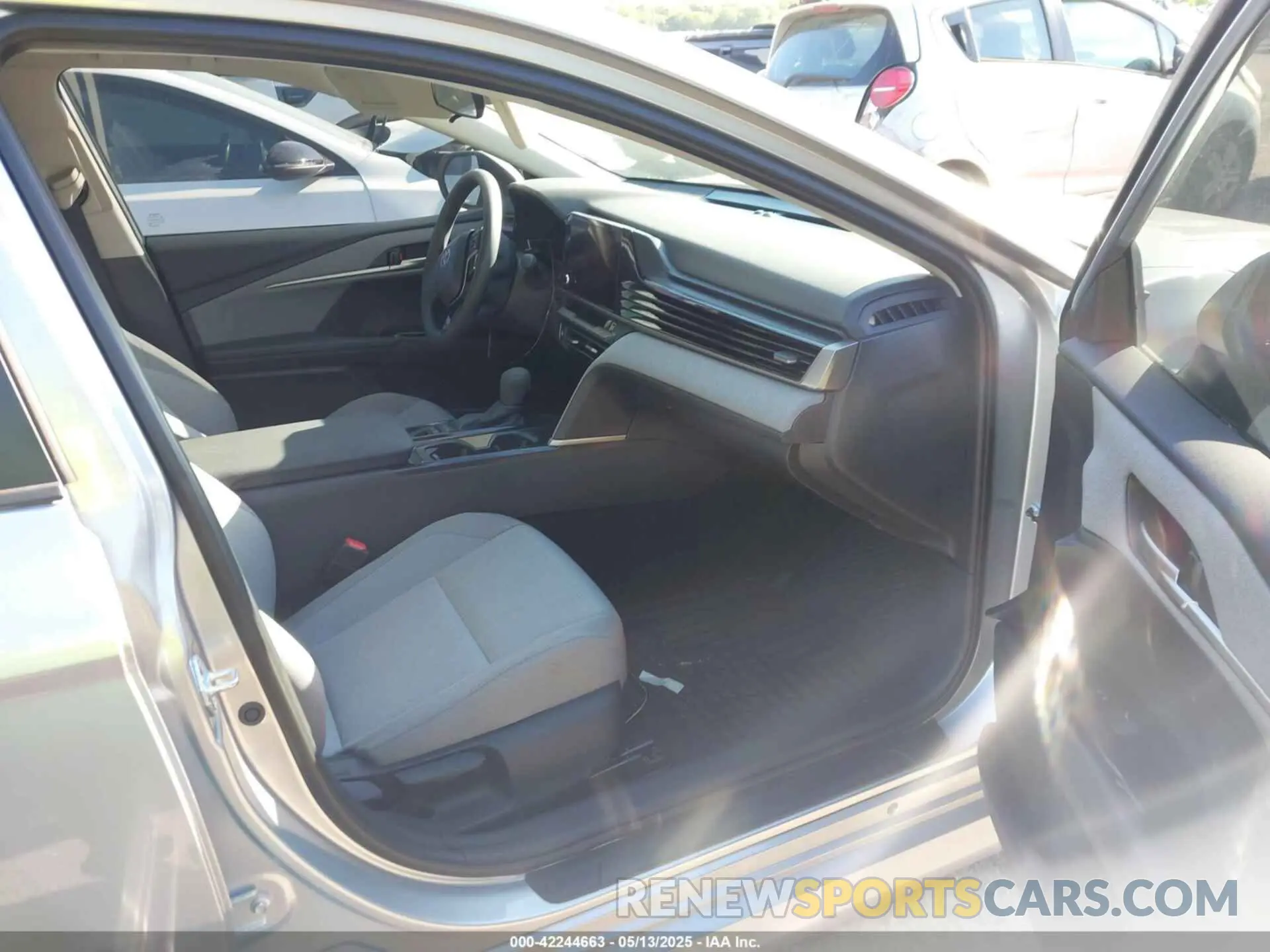 5 Photograph of a damaged car 4T1DAACK9SU560009 TOYOTA CAMRY 2025