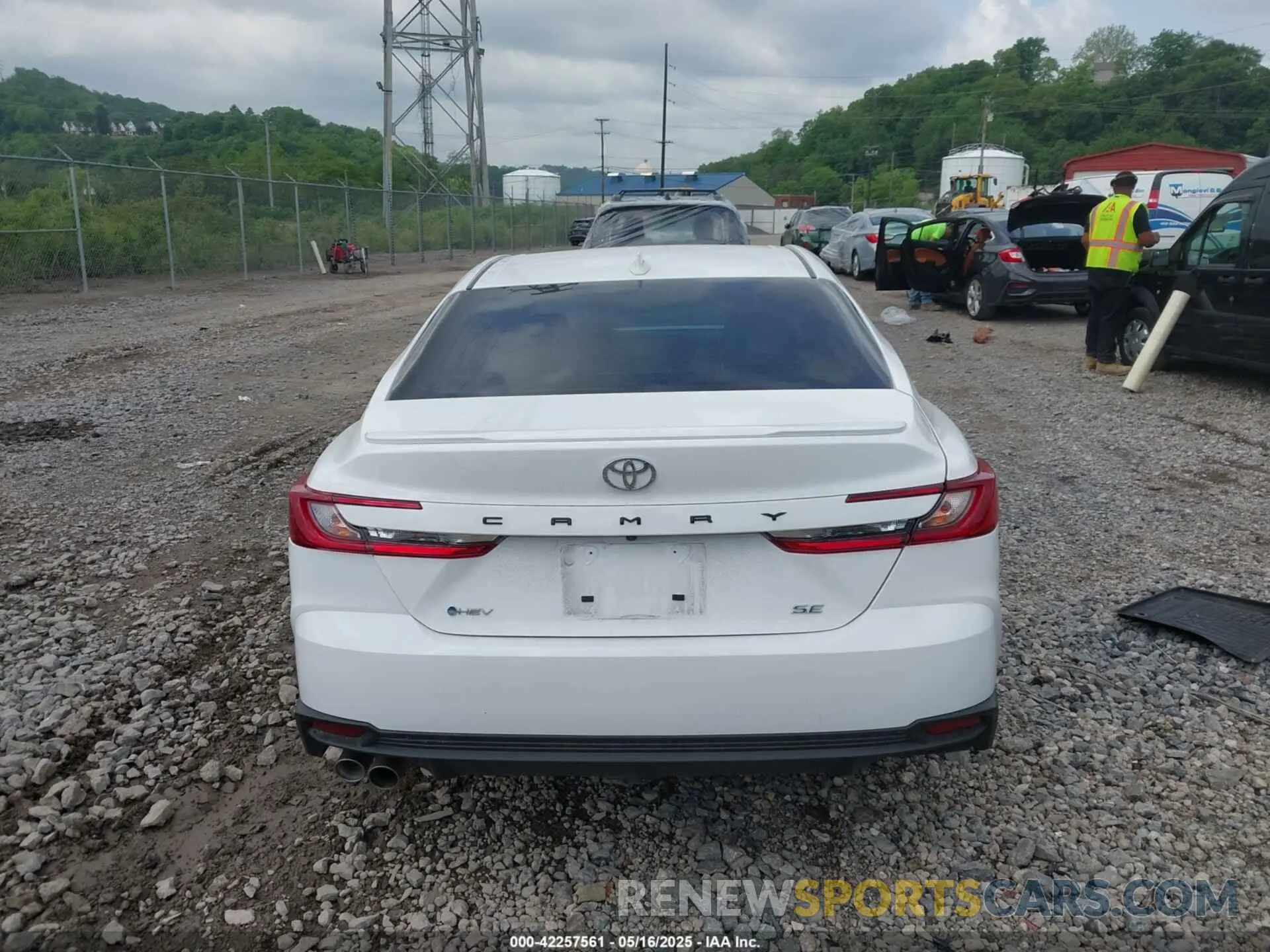 15 Photograph of a damaged car 4T1DAACK9SU582804 TOYOTA CAMRY 2025