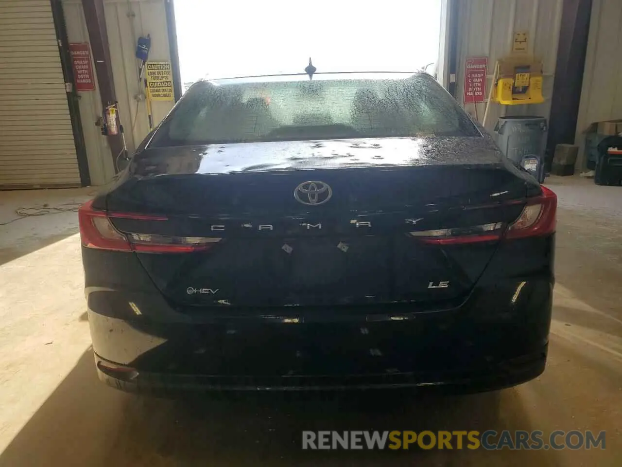 6 Photograph of a damaged car 4T1DAACKXSU025691 TOYOTA CAMRY 2025