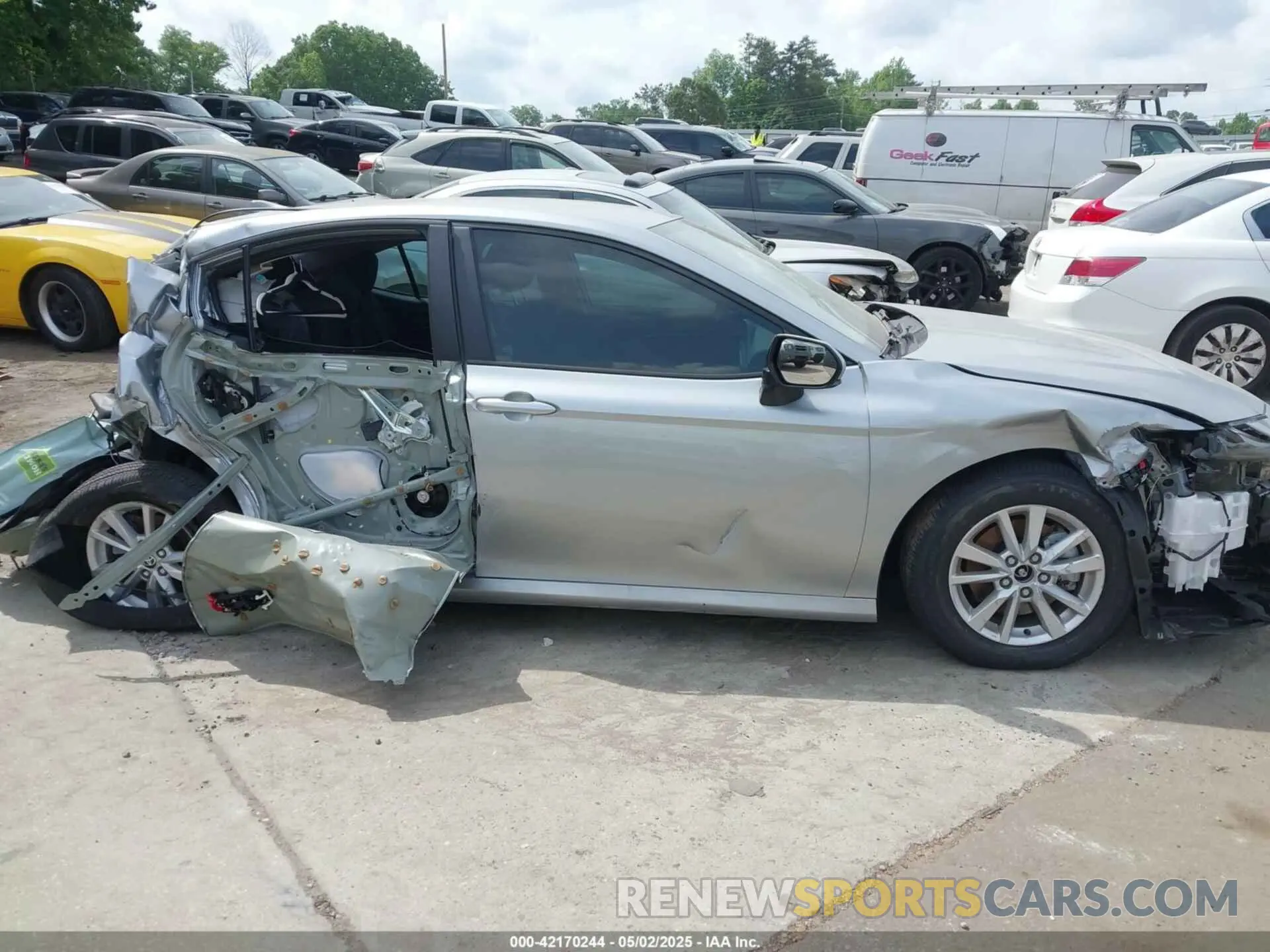 13 Photograph of a damaged car 4T1DAACKXSU037811 TOYOTA CAMRY 2025