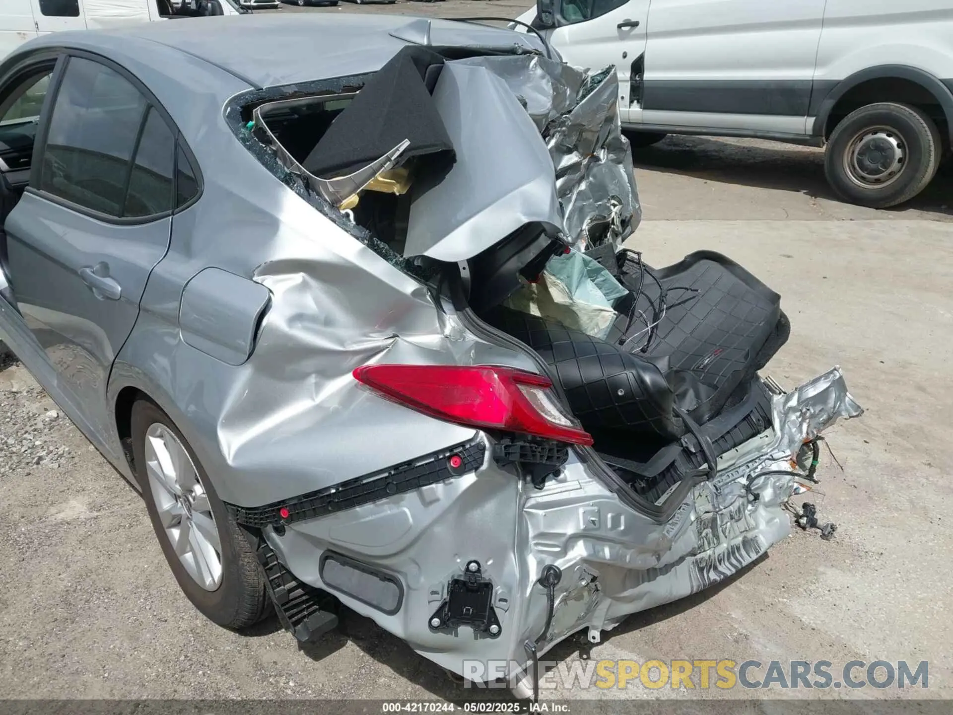 19 Photograph of a damaged car 4T1DAACKXSU037811 TOYOTA CAMRY 2025
