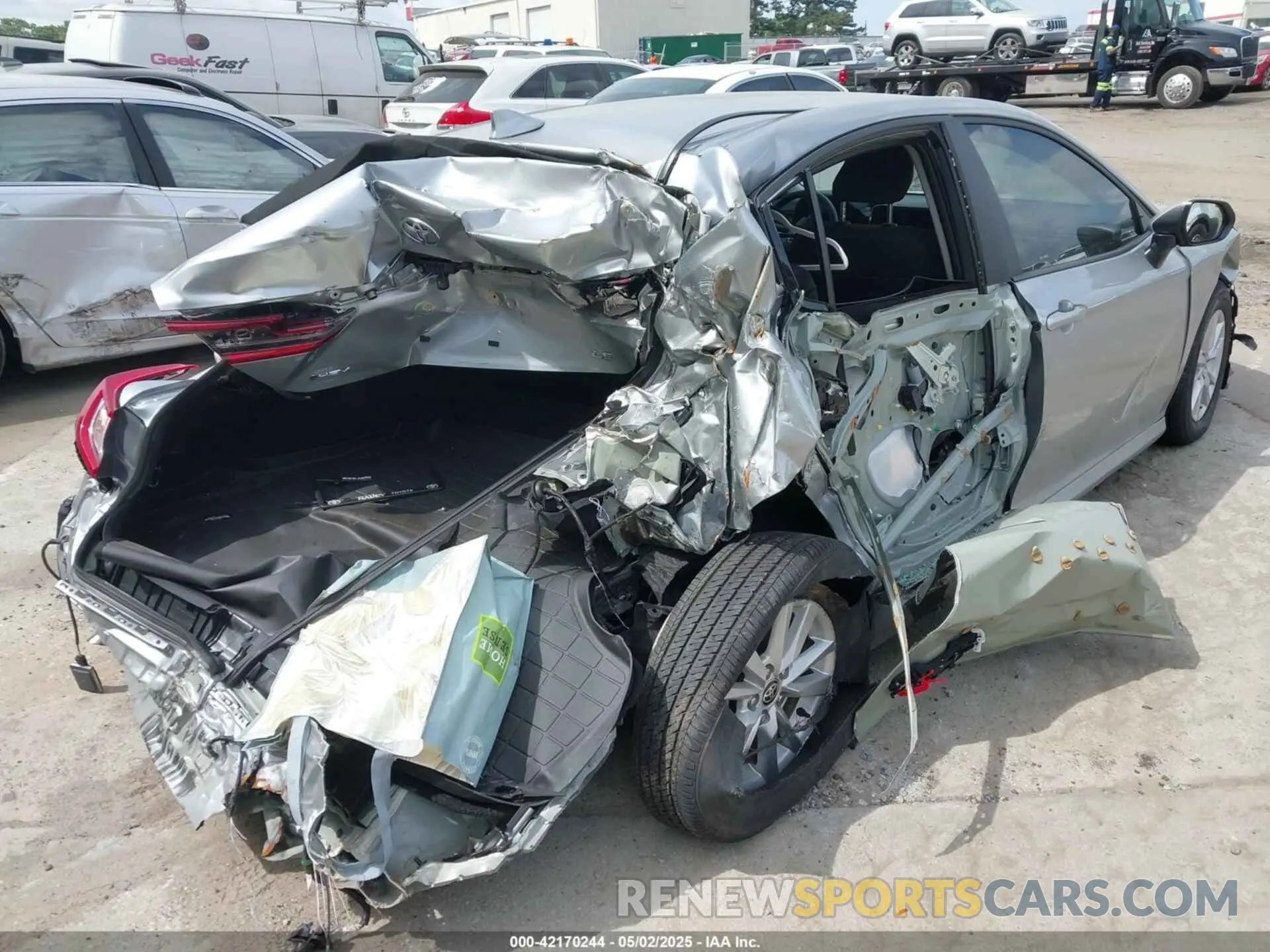 4 Photograph of a damaged car 4T1DAACKXSU037811 TOYOTA CAMRY 2025