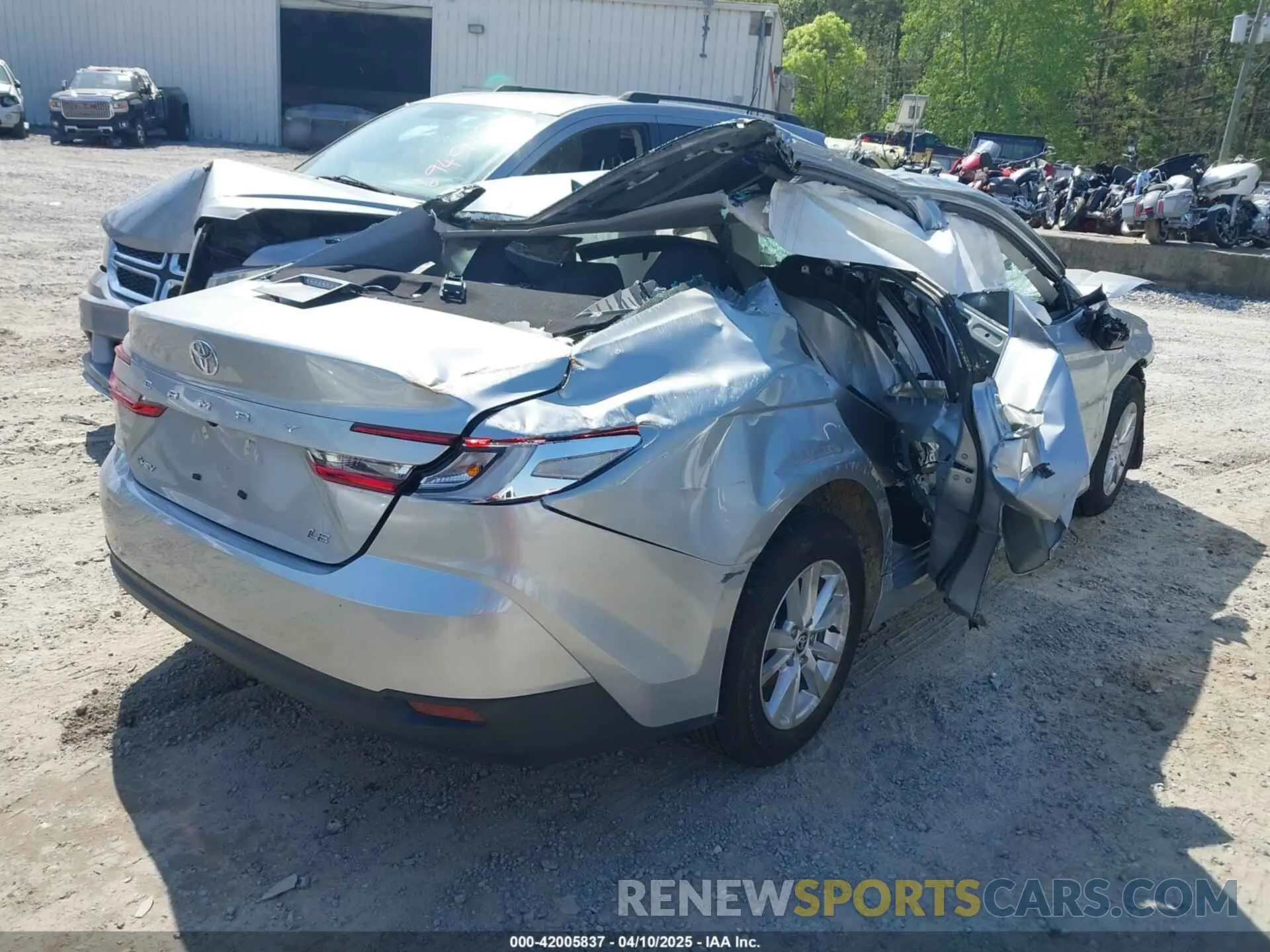 4 Photograph of a damaged car 4T1DAACKXSU091156 TOYOTA CAMRY 2025