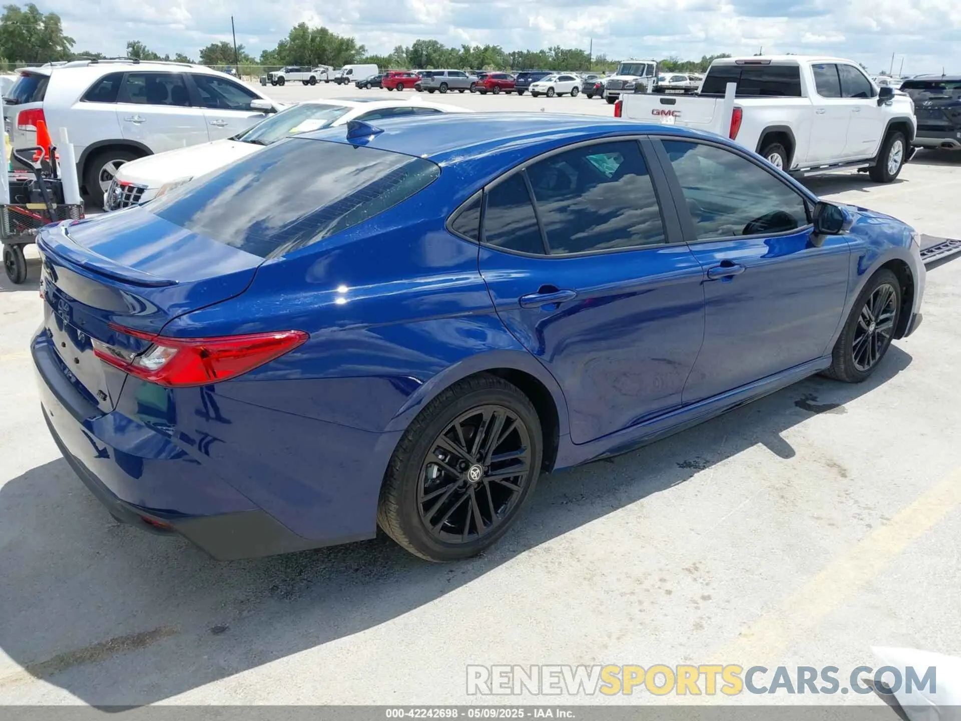 4 Photograph of a damaged car 4T1DAACKXSU112071 TOYOTA CAMRY 2025
