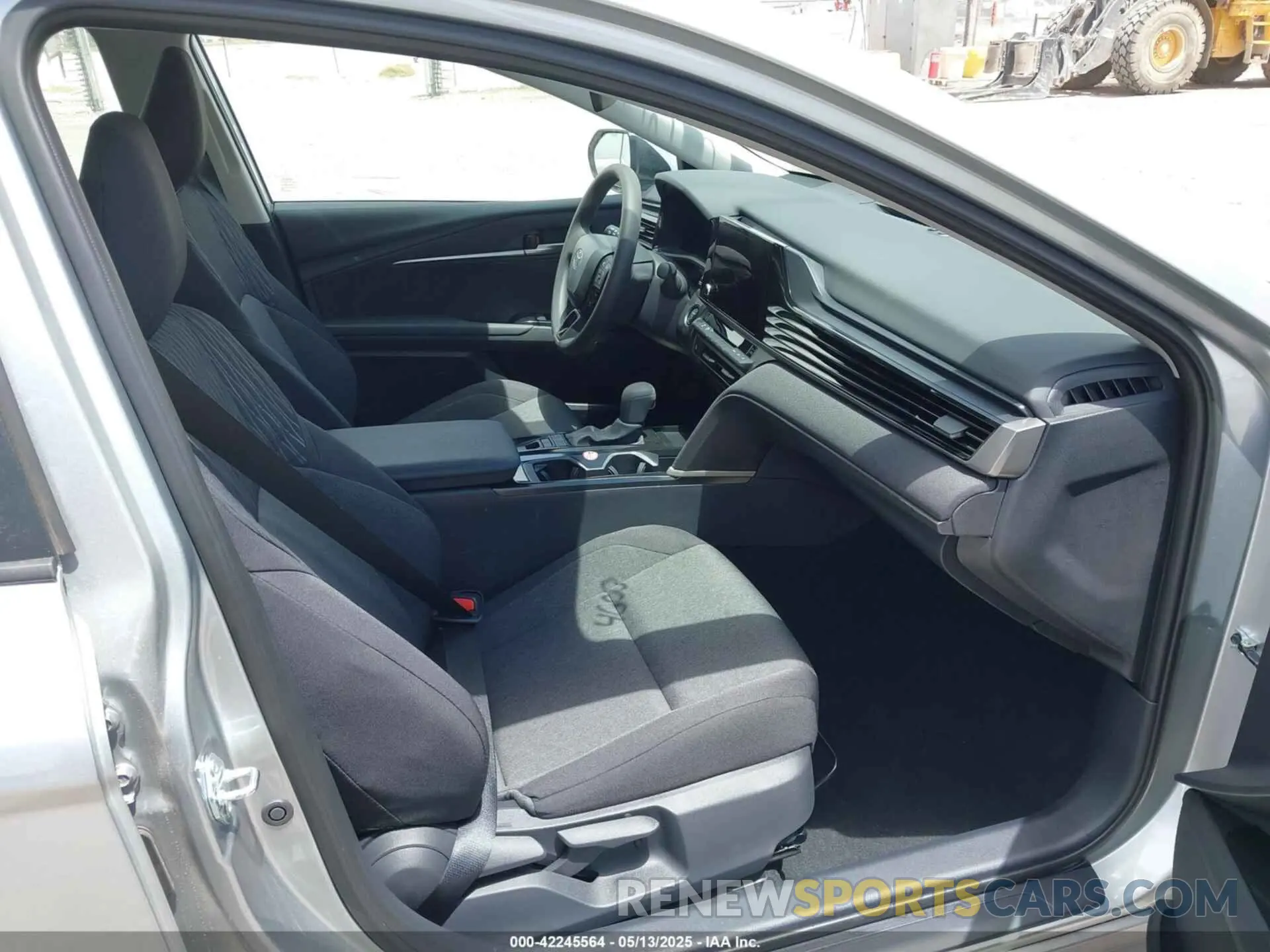 5 Photograph of a damaged car 4T1DAACKXSU137360 TOYOTA CAMRY 2025