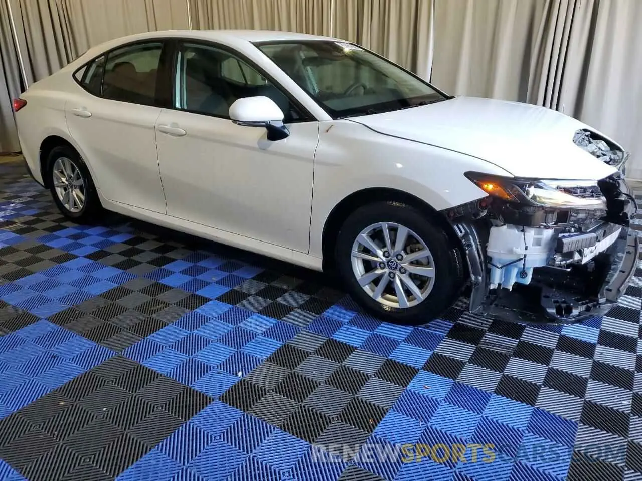 4 Photograph of a damaged car 4T1DAACKXSU501647 TOYOTA CAMRY 2025