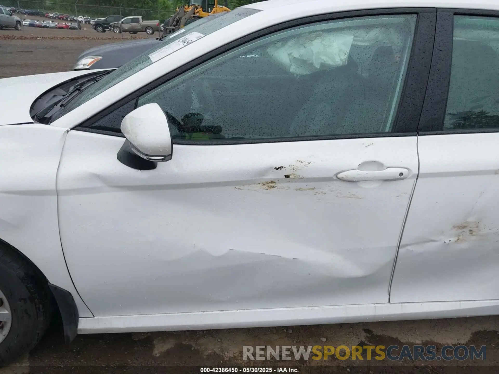 19 Photograph of a damaged car 4T1DAACKXSU587395 TOYOTA CAMRY 2025