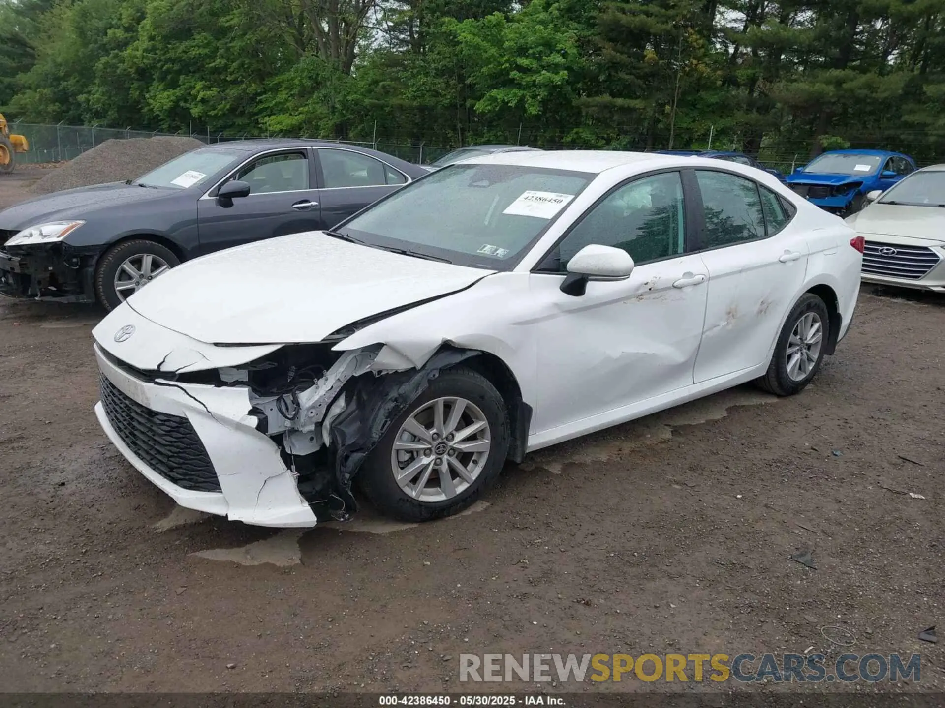 2 Photograph of a damaged car 4T1DAACKXSU587395 TOYOTA CAMRY 2025