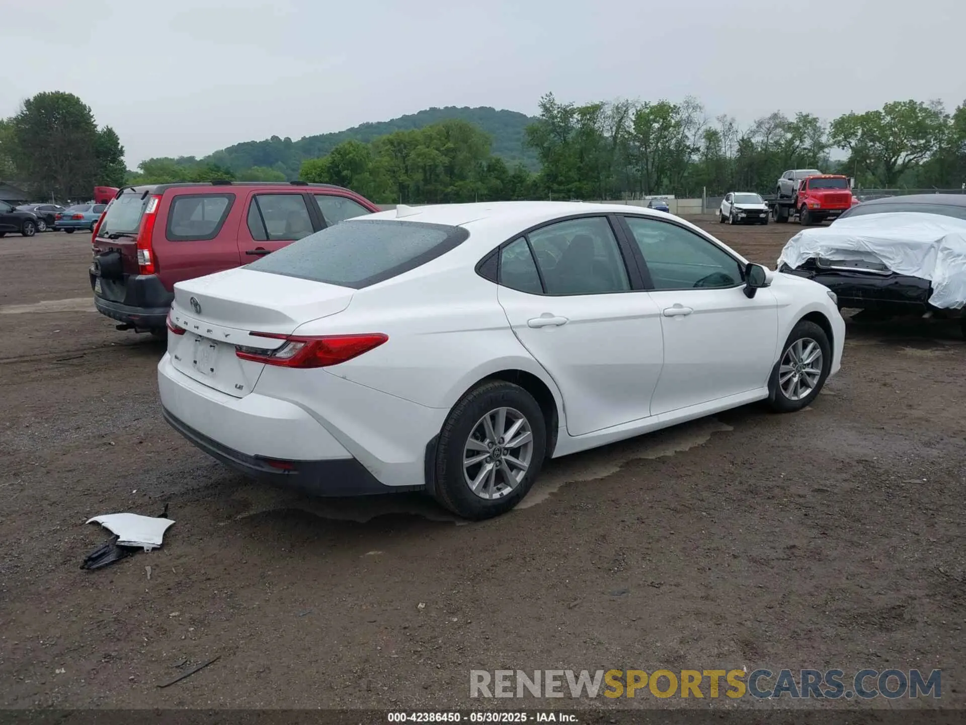 4 Photograph of a damaged car 4T1DAACKXSU587395 TOYOTA CAMRY 2025