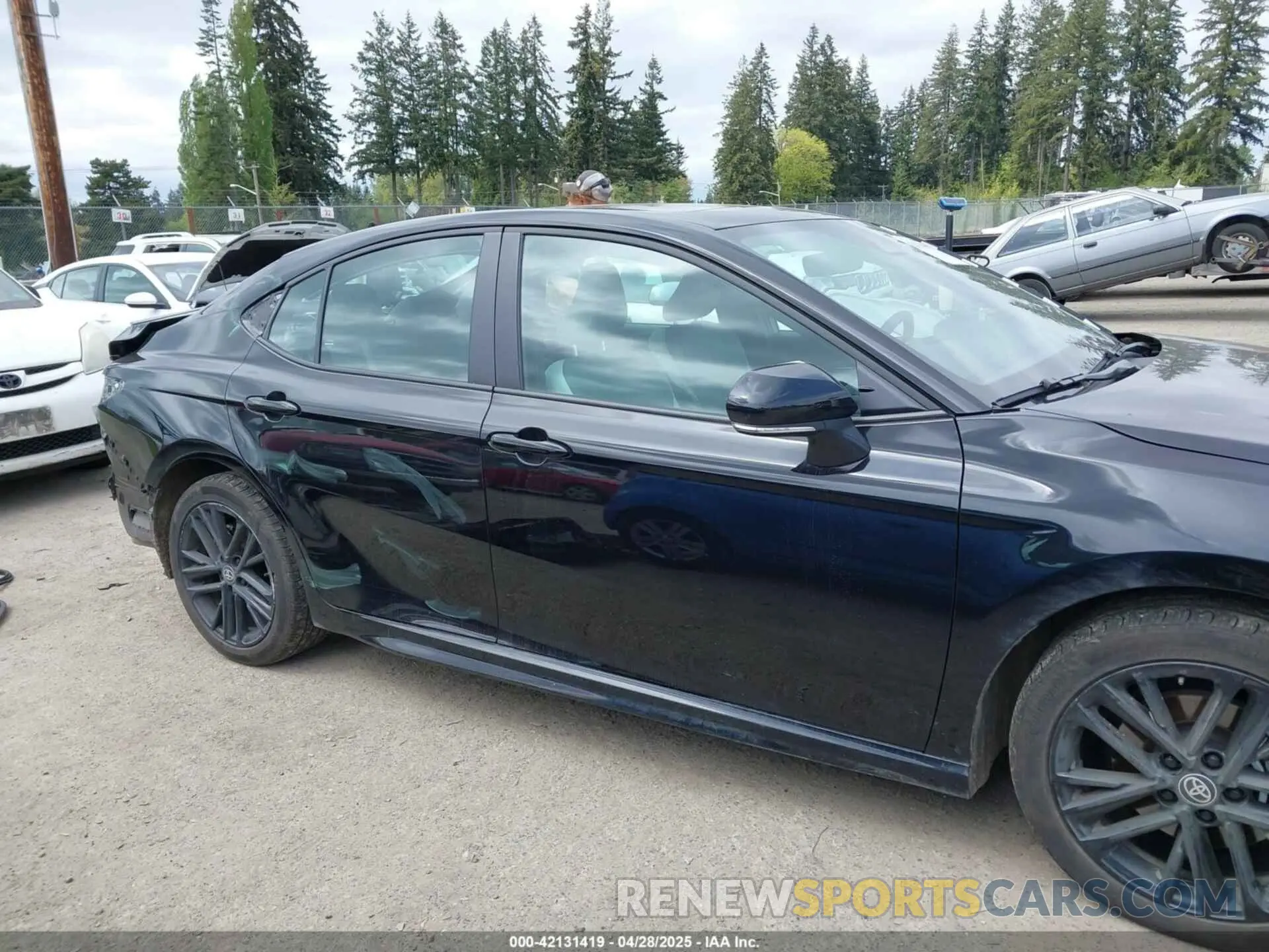14 Photograph of a damaged car 4T1DBADK0SU000861 TOYOTA CAMRY 2025