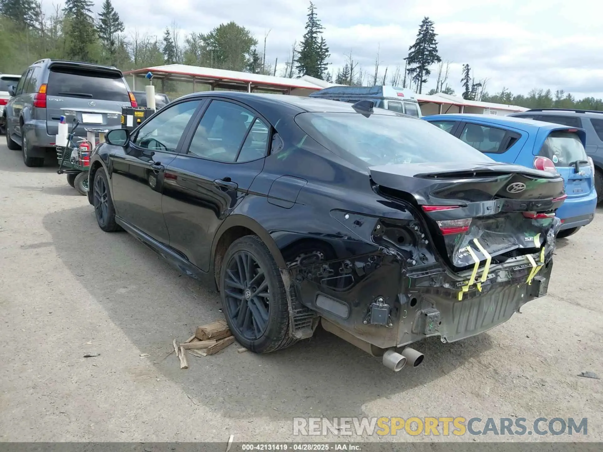 3 Photograph of a damaged car 4T1DBADK0SU000861 TOYOTA CAMRY 2025