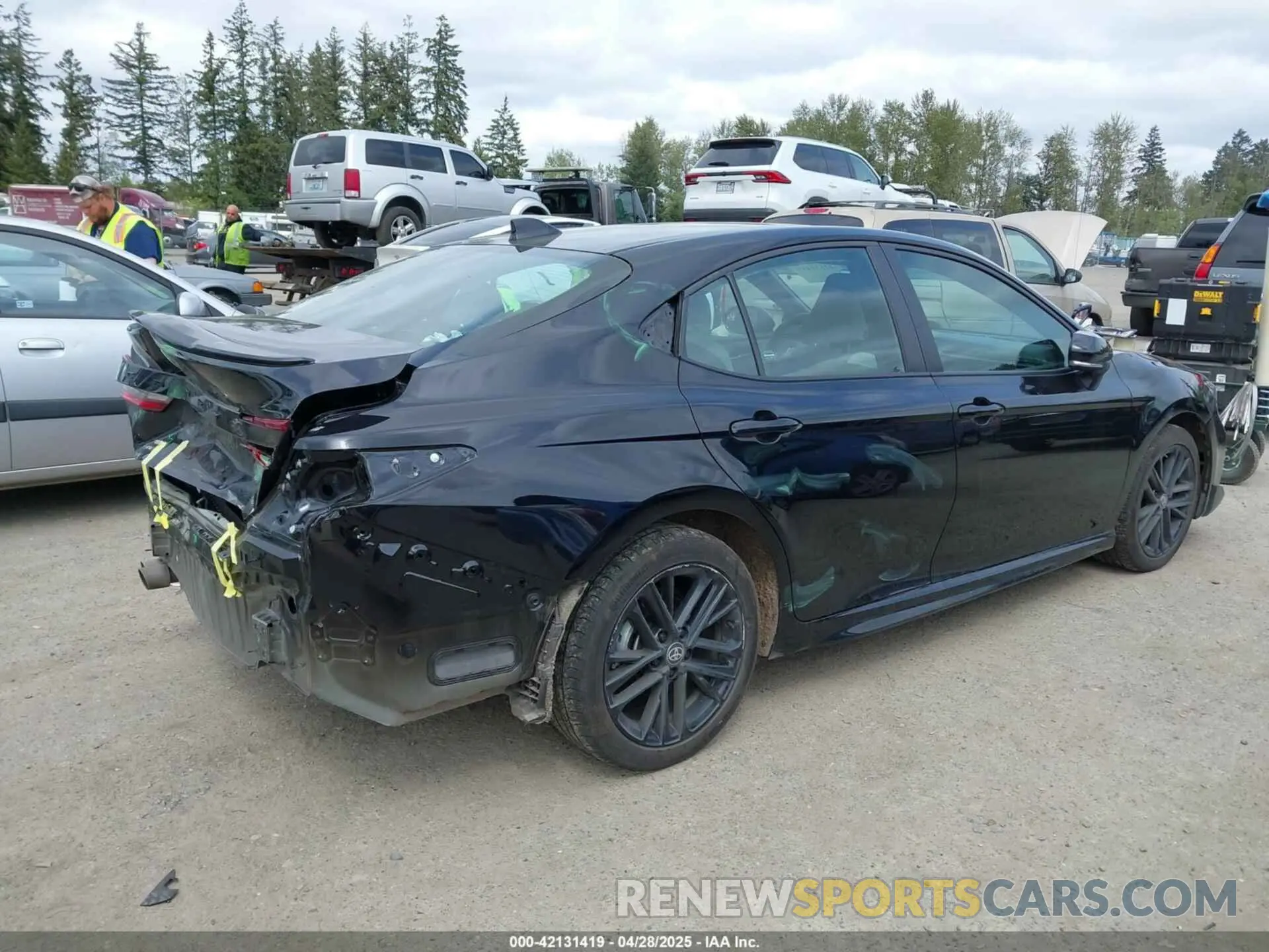 4 Photograph of a damaged car 4T1DBADK0SU000861 TOYOTA CAMRY 2025
