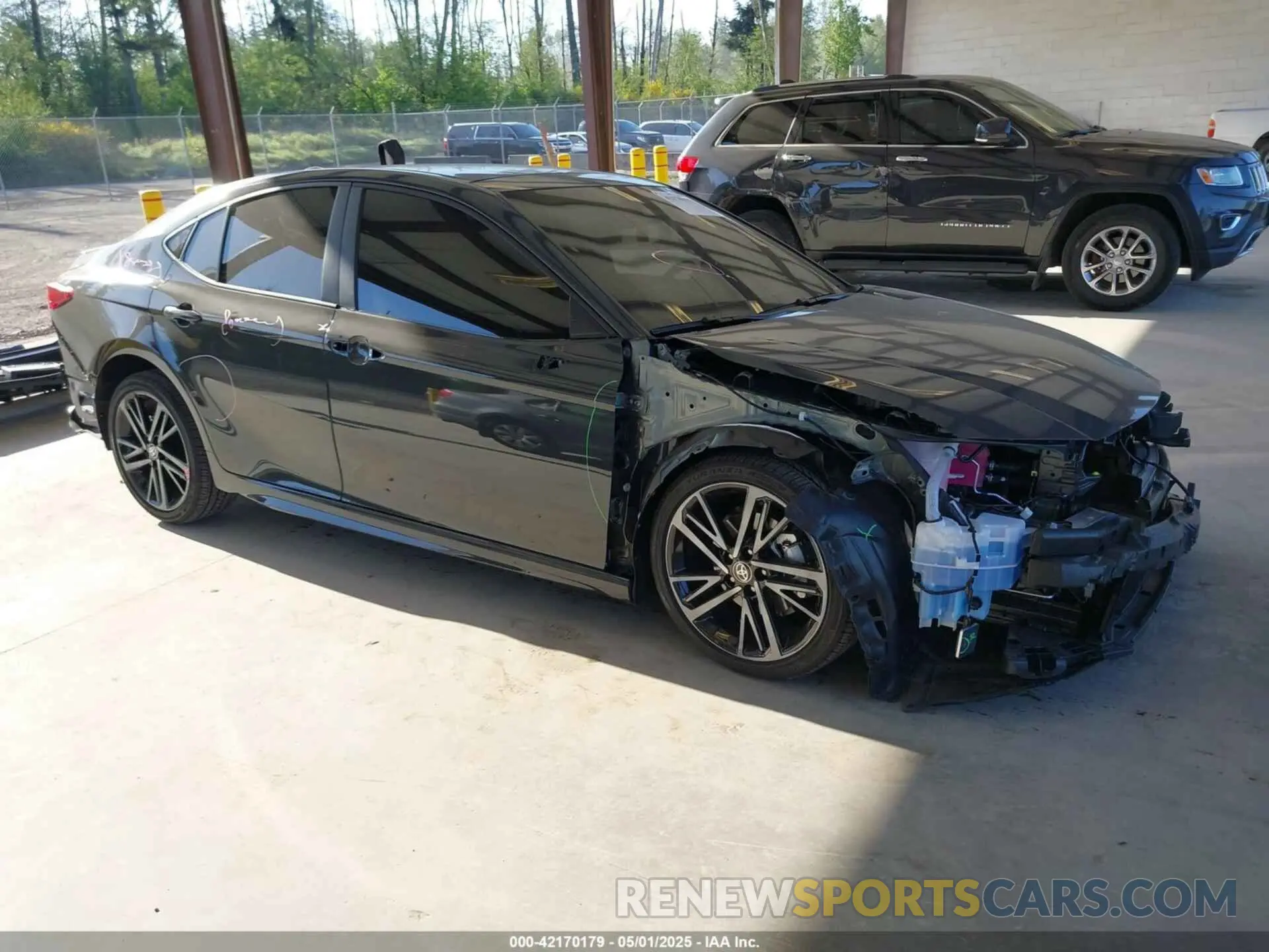 1 Photograph of a damaged car 4T1DBADK0SU016820 TOYOTA CAMRY 2025