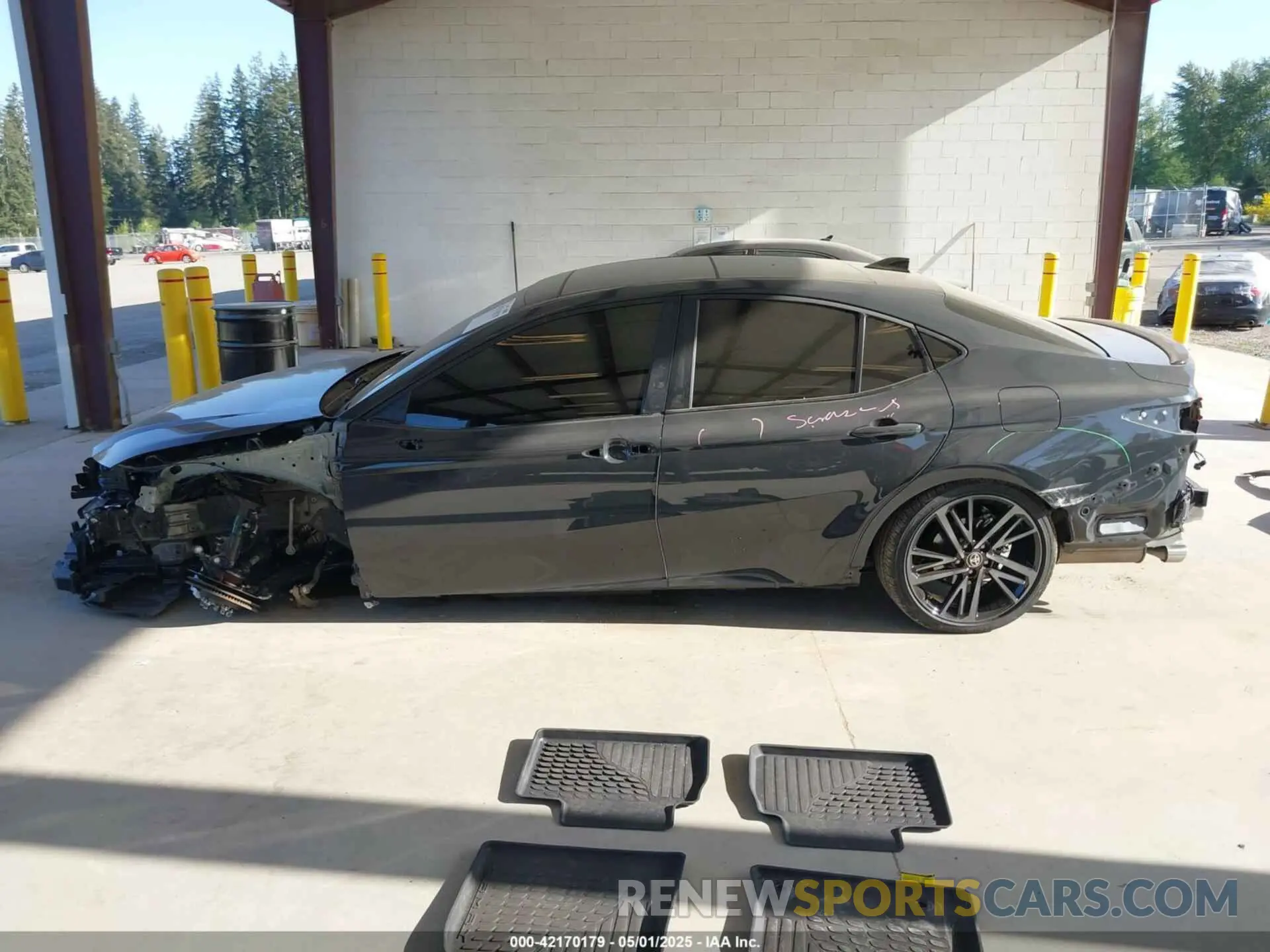 15 Photograph of a damaged car 4T1DBADK0SU016820 TOYOTA CAMRY 2025