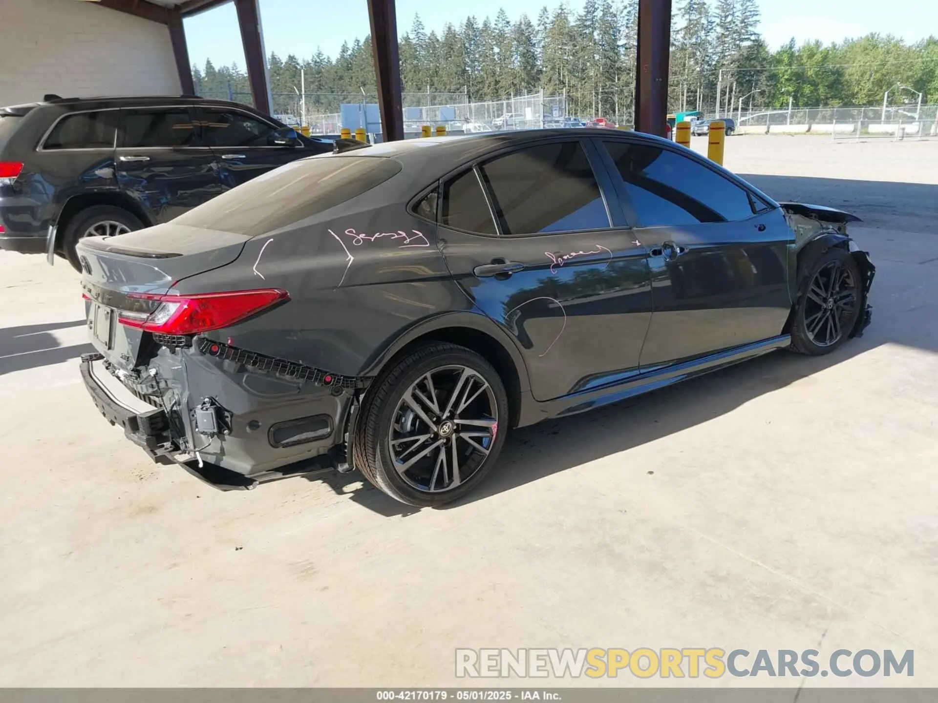 4 Photograph of a damaged car 4T1DBADK0SU016820 TOYOTA CAMRY 2025