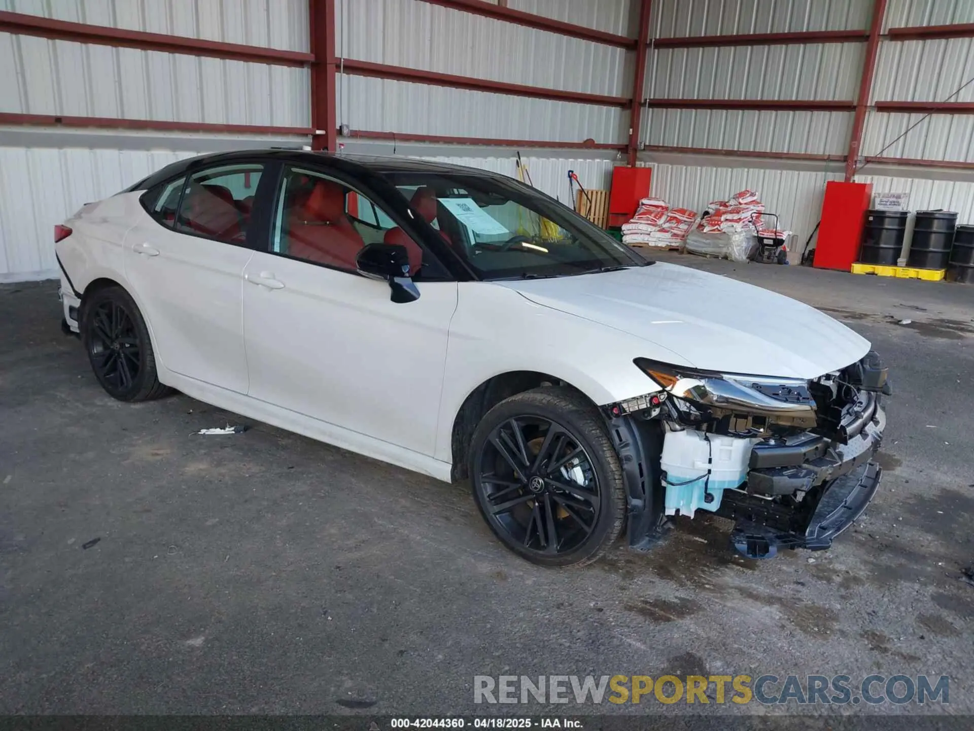 1 Photograph of a damaged car 4T1DBADK0SU020771 TOYOTA CAMRY 2025