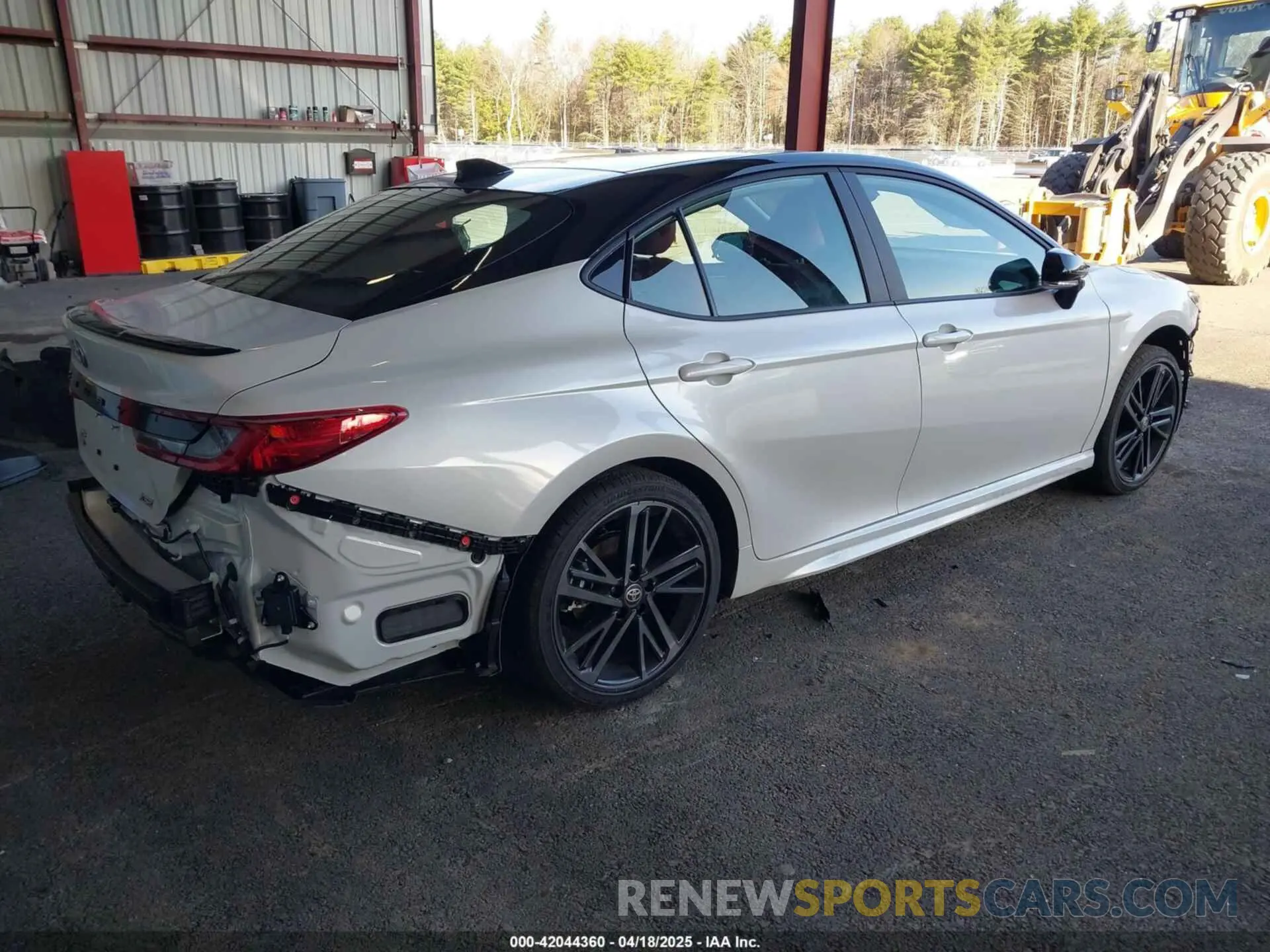 4 Photograph of a damaged car 4T1DBADK0SU020771 TOYOTA CAMRY 2025