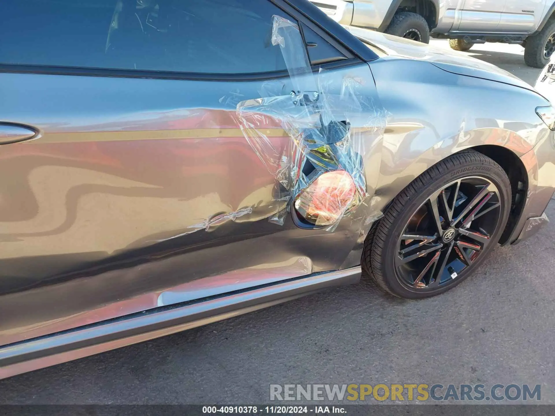 18 Photograph of a damaged car 4T1DBADK0SU511549 TOYOTA CAMRY 2025