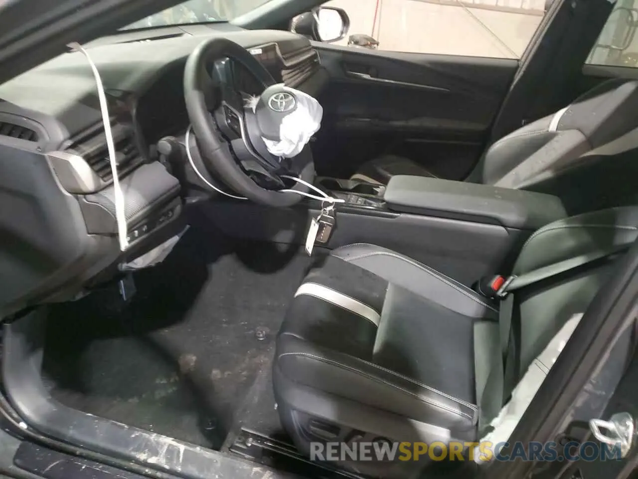 7 Photograph of a damaged car 4T1DBADK0SU518503 TOYOTA CAMRY 2025