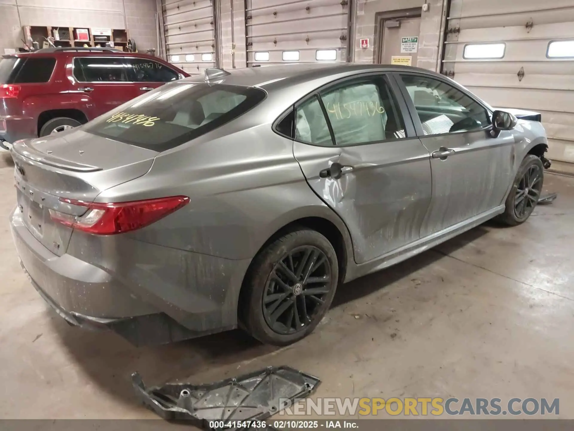 4 Photograph of a damaged car 4T1DBADK0SU518923 TOYOTA CAMRY 2025