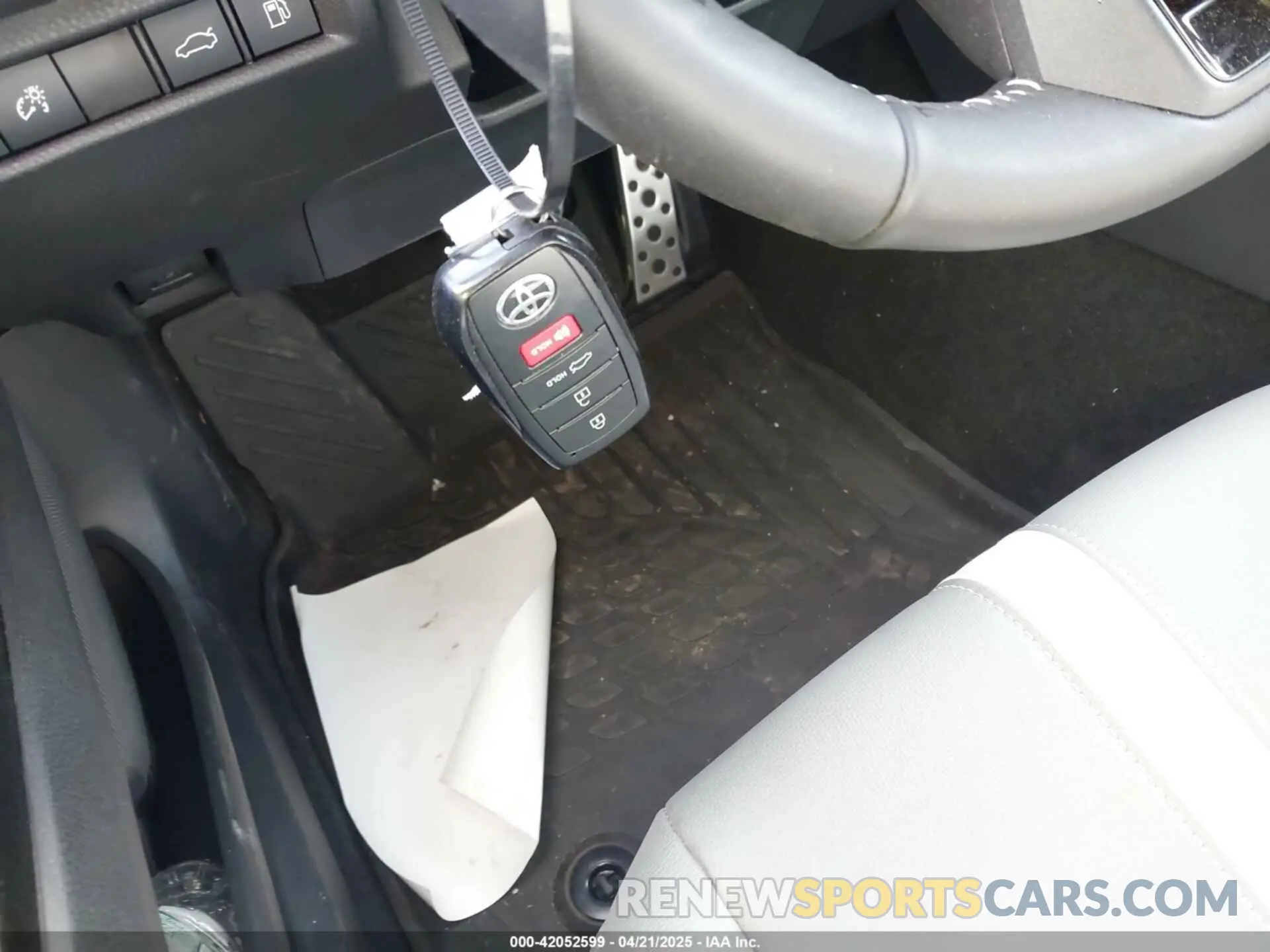 11 Photograph of a damaged car 4T1DBADK0SU526035 TOYOTA CAMRY 2025