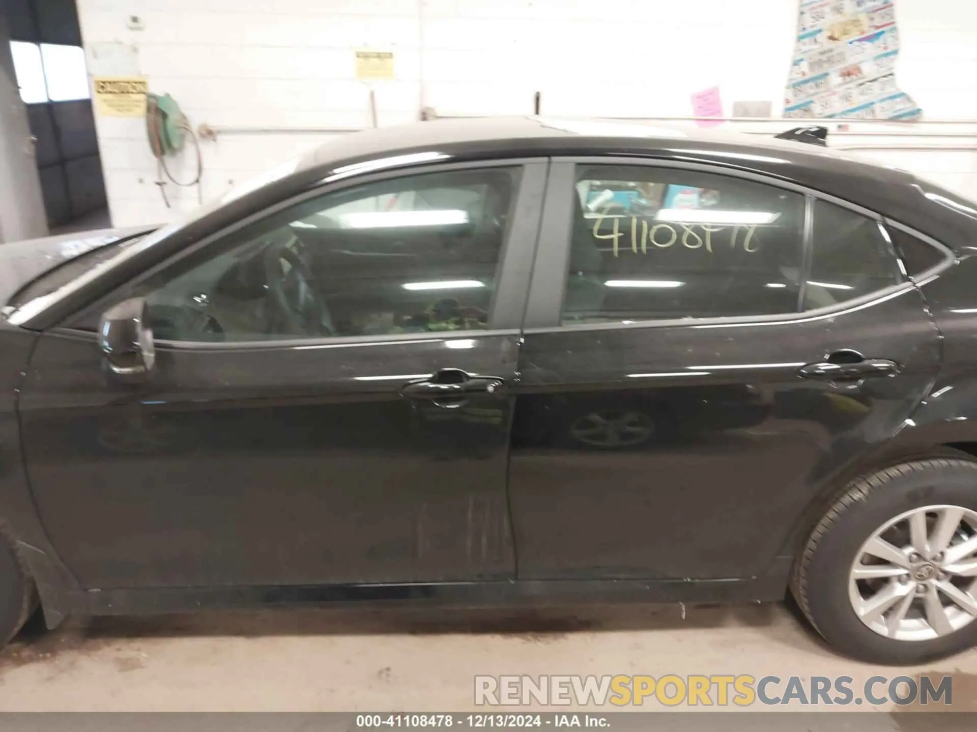 14 Photograph of a damaged car 4T1DBADK1SU515044 TOYOTA CAMRY 2025