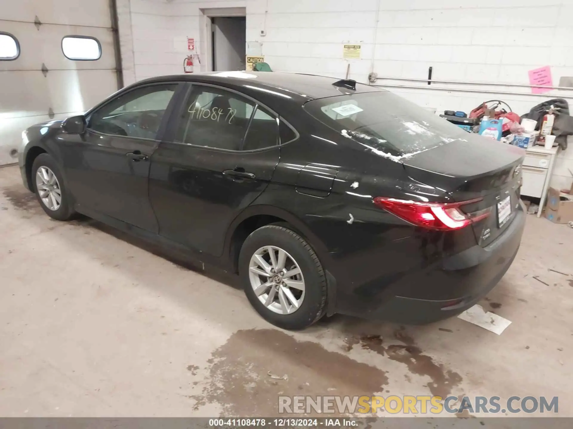 3 Photograph of a damaged car 4T1DBADK1SU515044 TOYOTA CAMRY 2025