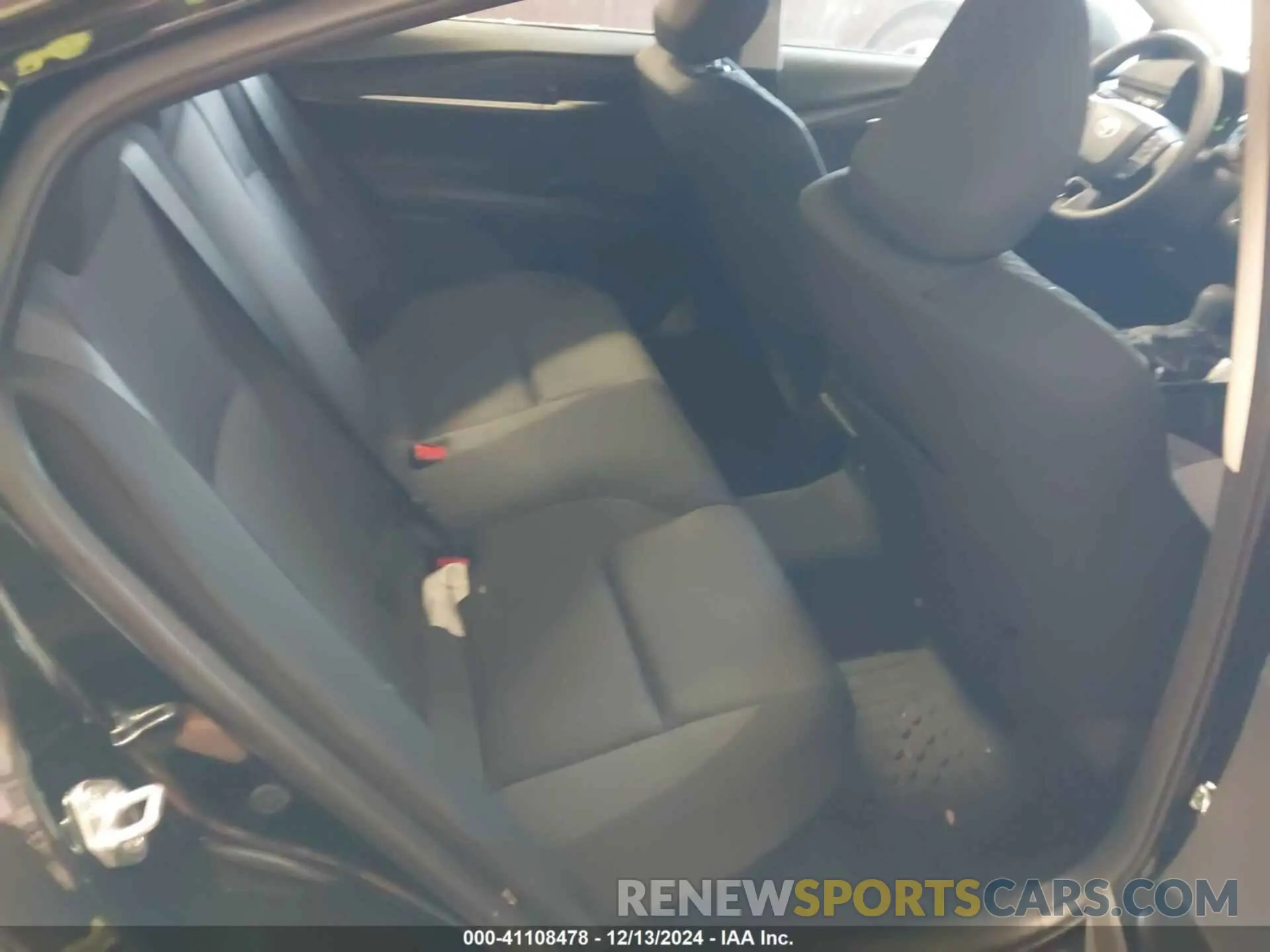 8 Photograph of a damaged car 4T1DBADK1SU515044 TOYOTA CAMRY 2025