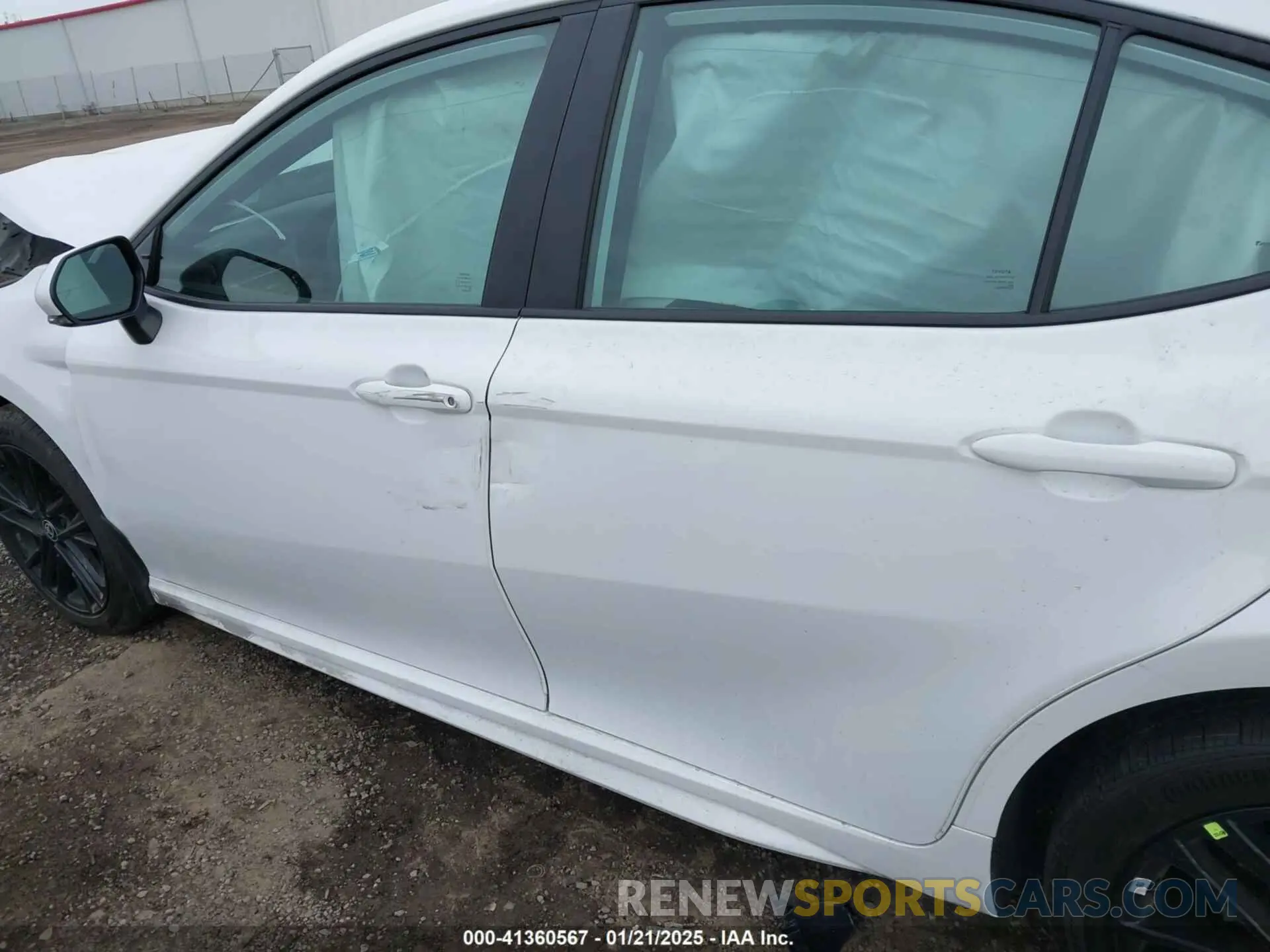15 Photograph of a damaged car 4T1DBADK2SU513738 TOYOTA CAMRY 2025