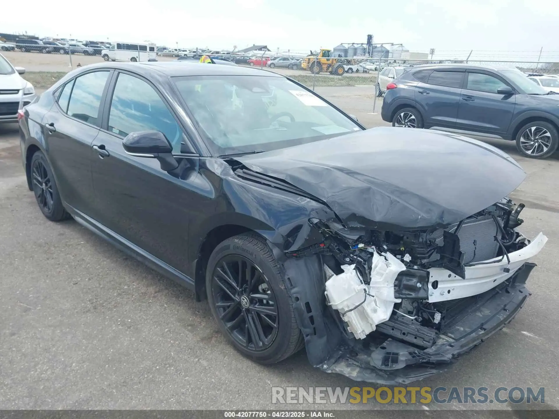 1 Photograph of a damaged car 4T1DBADK3SU506409 TOYOTA CAMRY 2025