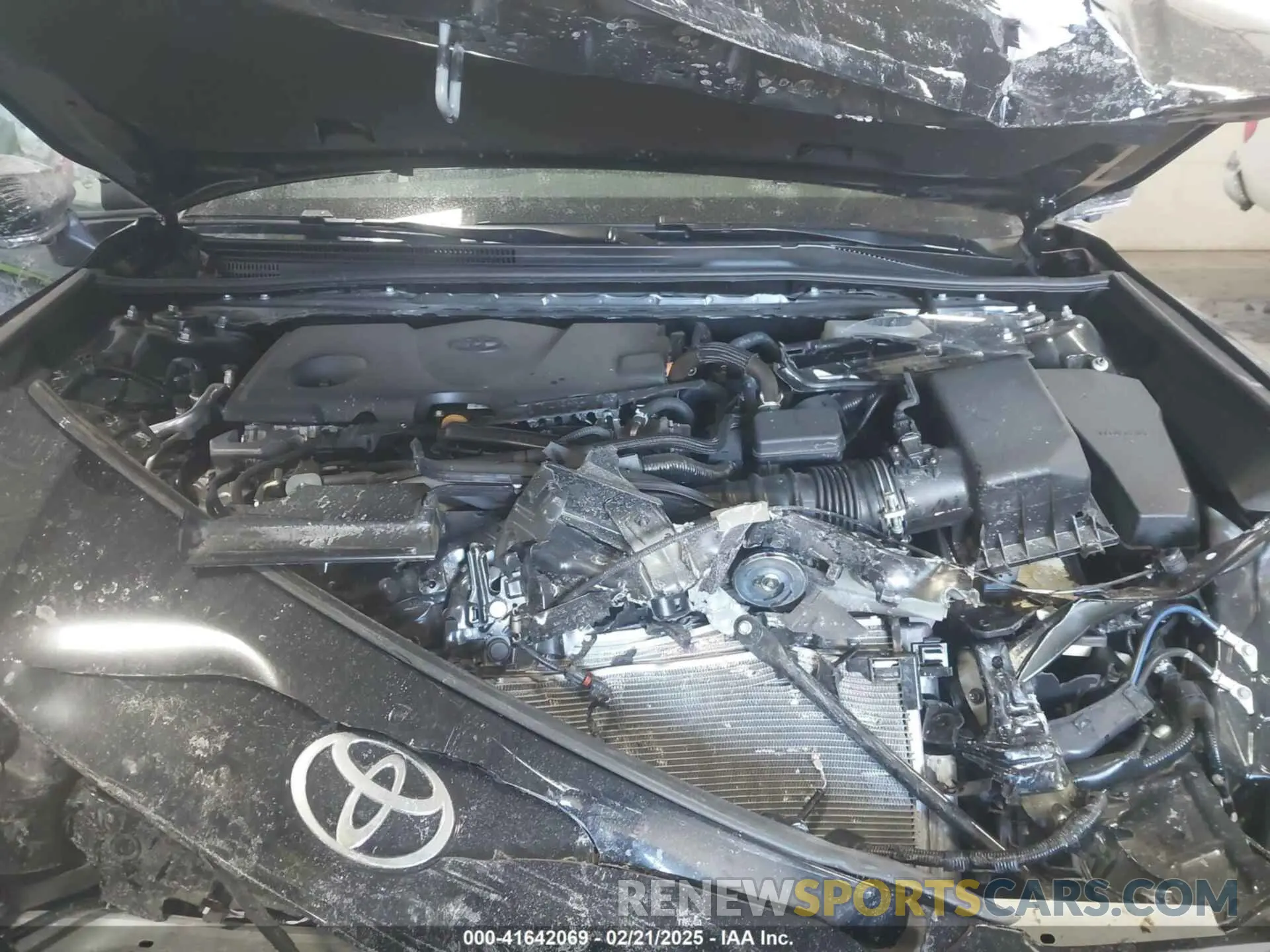 10 Photograph of a damaged car 4T1DBADK3SU509830 TOYOTA CAMRY 2025