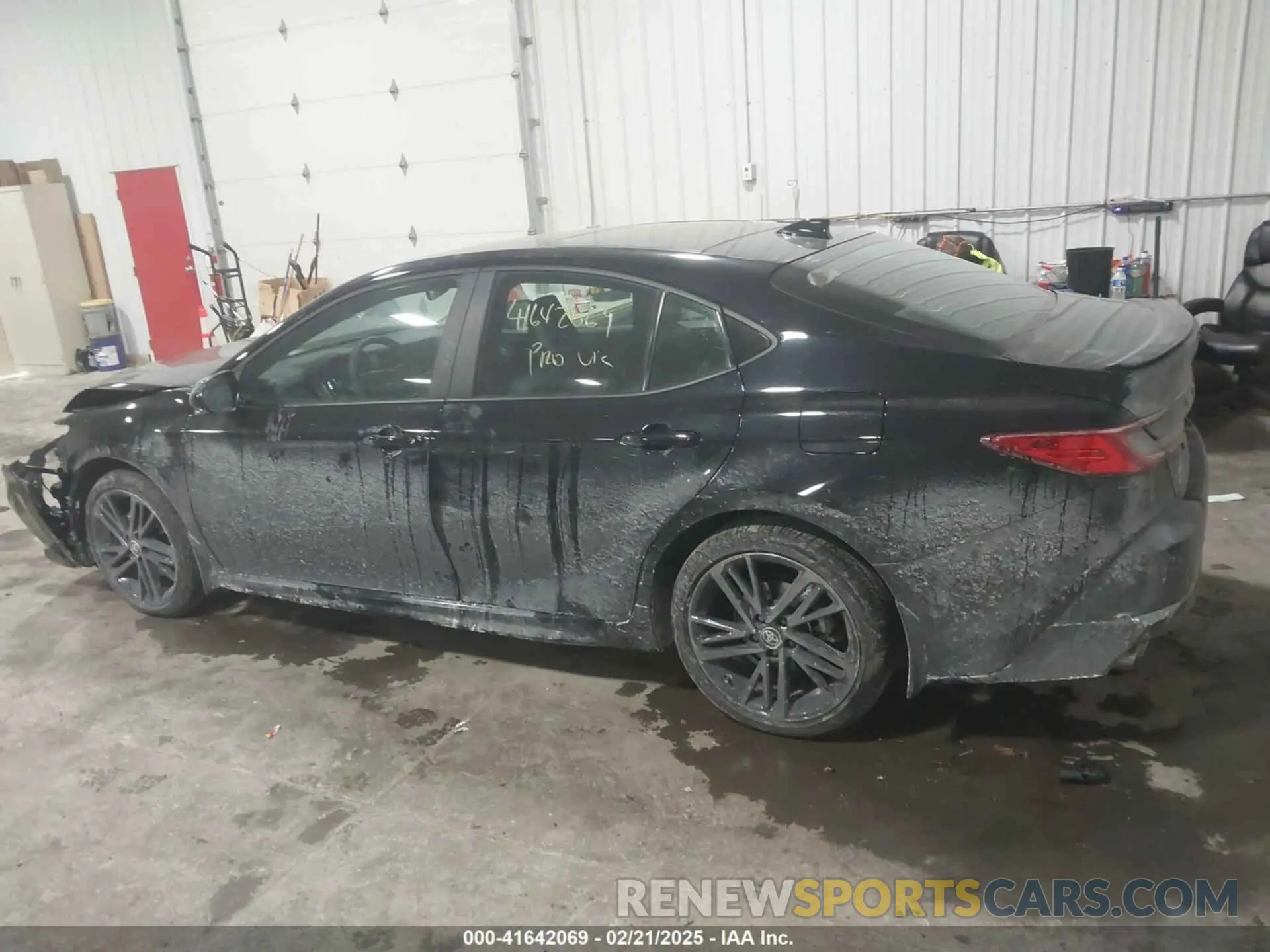 14 Photograph of a damaged car 4T1DBADK3SU509830 TOYOTA CAMRY 2025