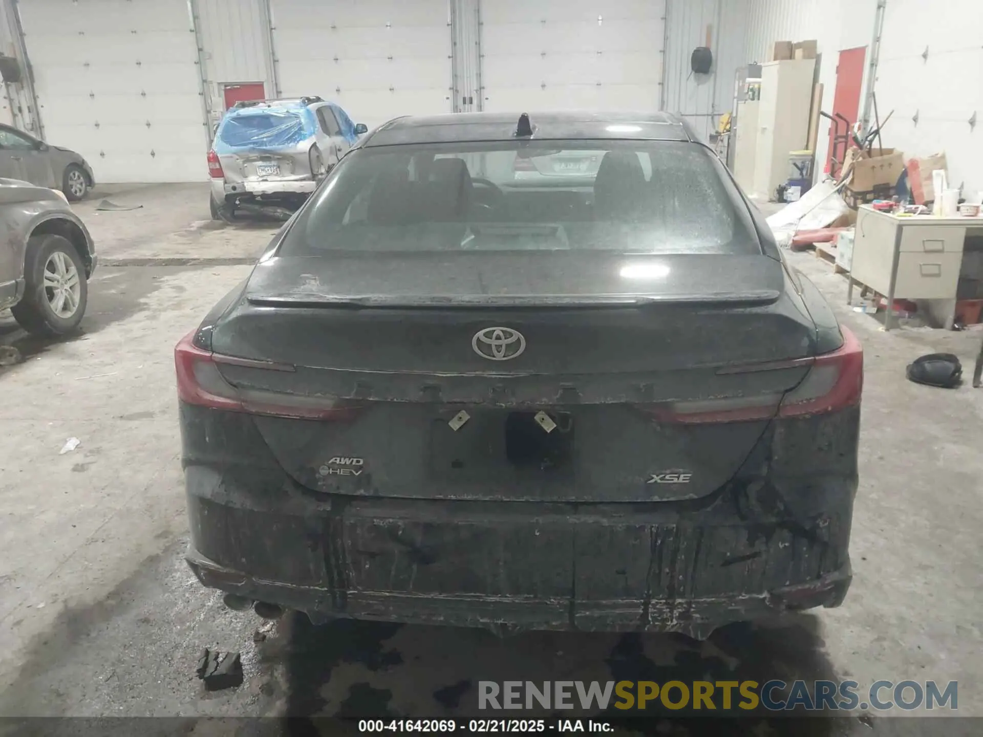 16 Photograph of a damaged car 4T1DBADK3SU509830 TOYOTA CAMRY 2025