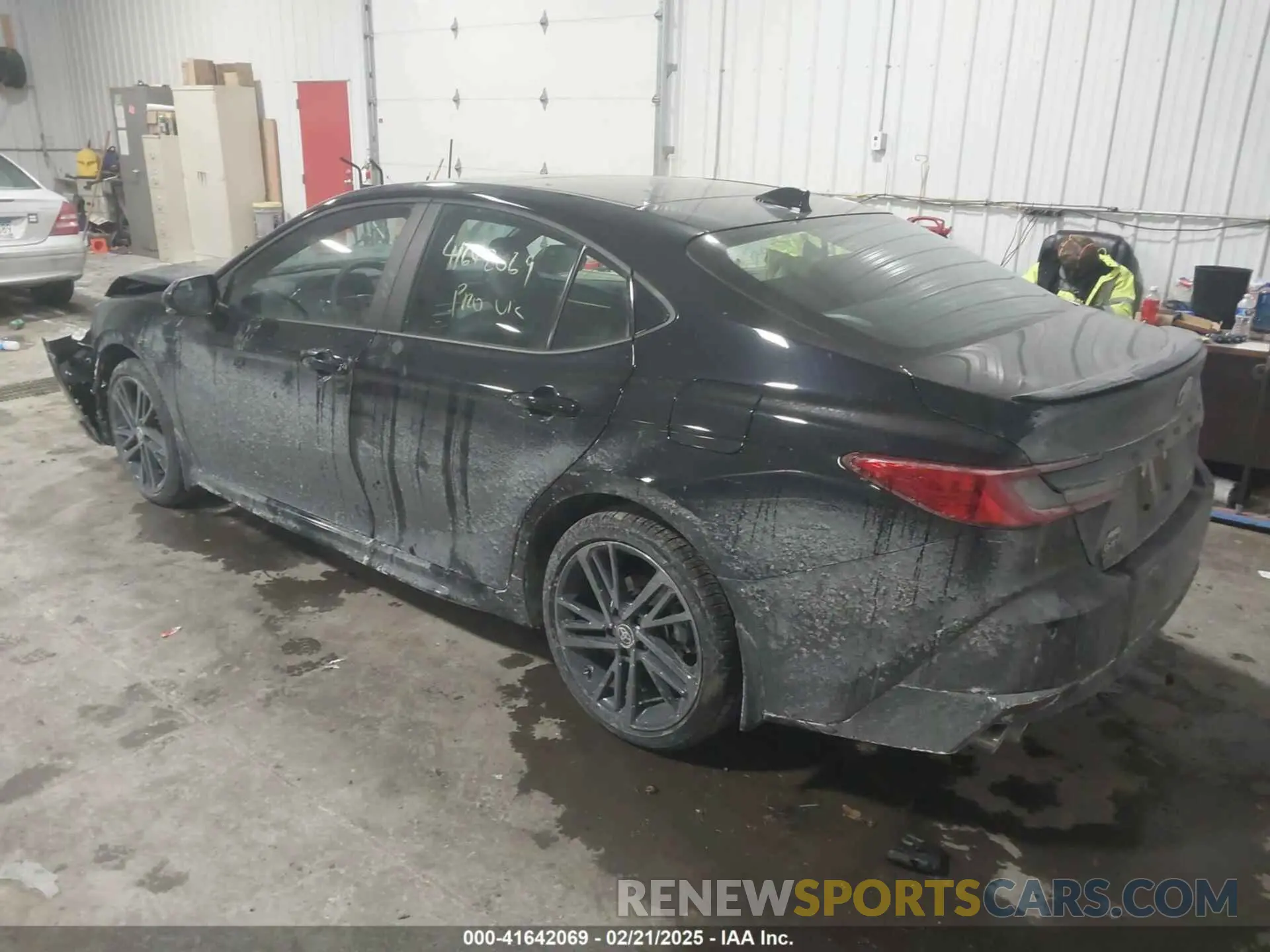 3 Photograph of a damaged car 4T1DBADK3SU509830 TOYOTA CAMRY 2025