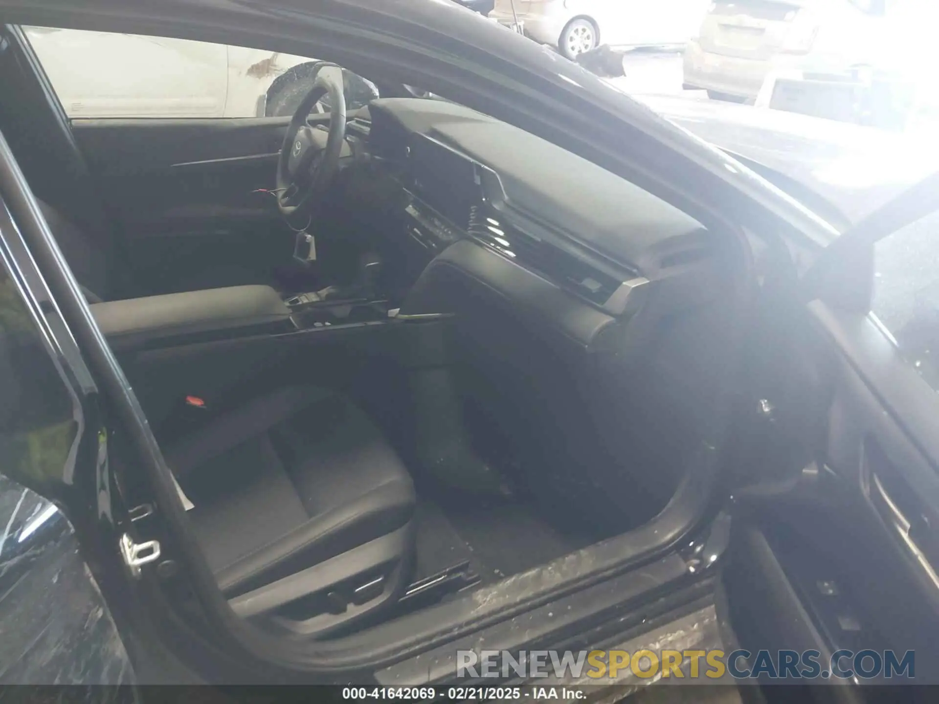 5 Photograph of a damaged car 4T1DBADK3SU509830 TOYOTA CAMRY 2025
