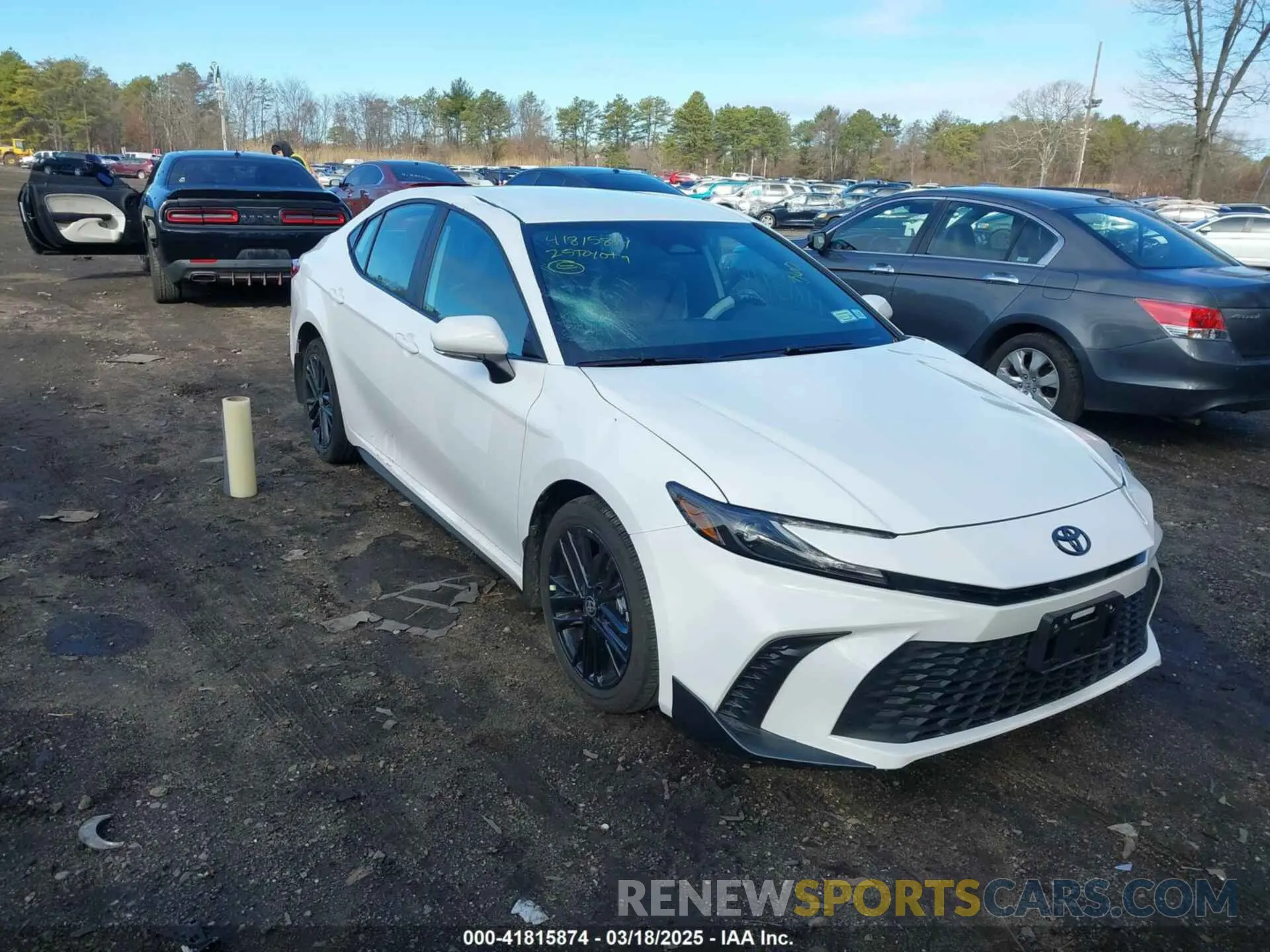 1 Photograph of a damaged car 4T1DBADK3SU518334 TOYOTA CAMRY 2025